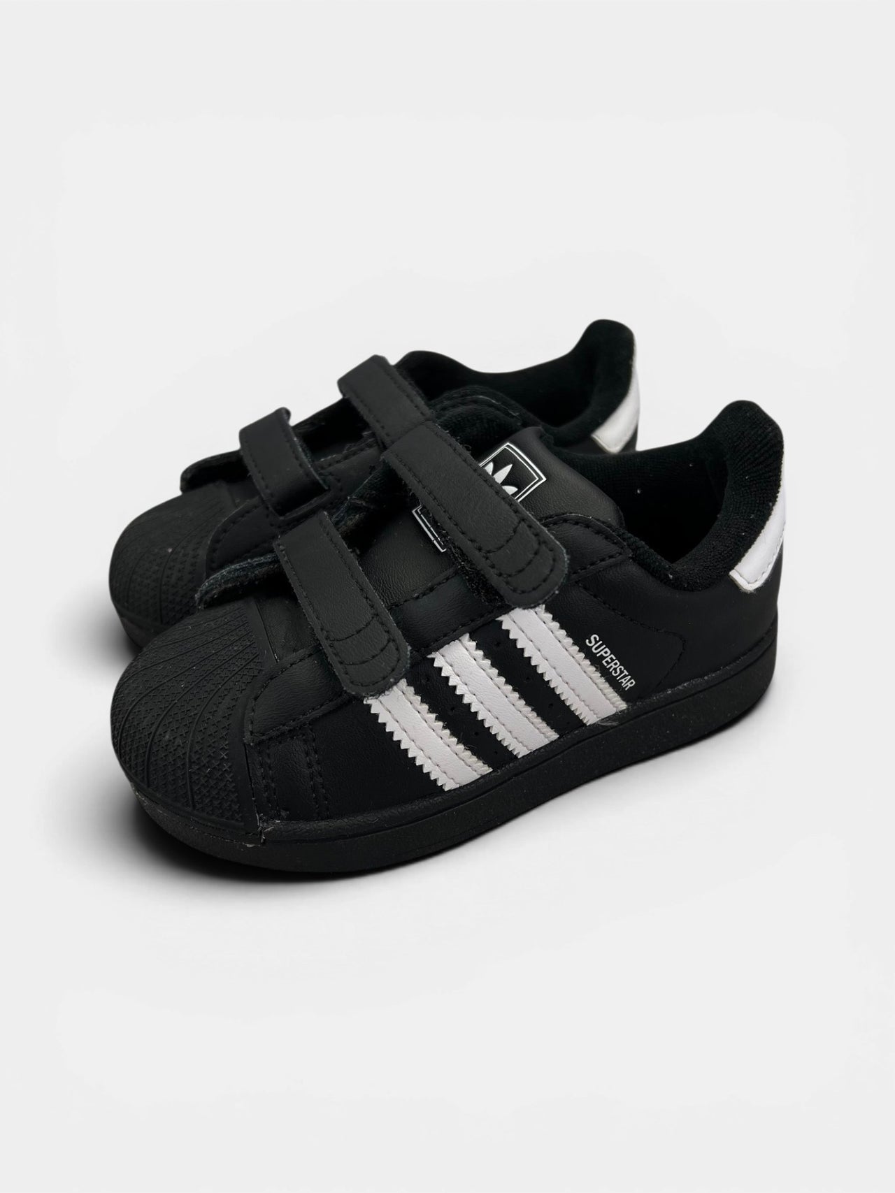 Adidas Superstar II — buty sportowe dziecięce w bardzo dobrym stanie rozmiar 25, widok z boku