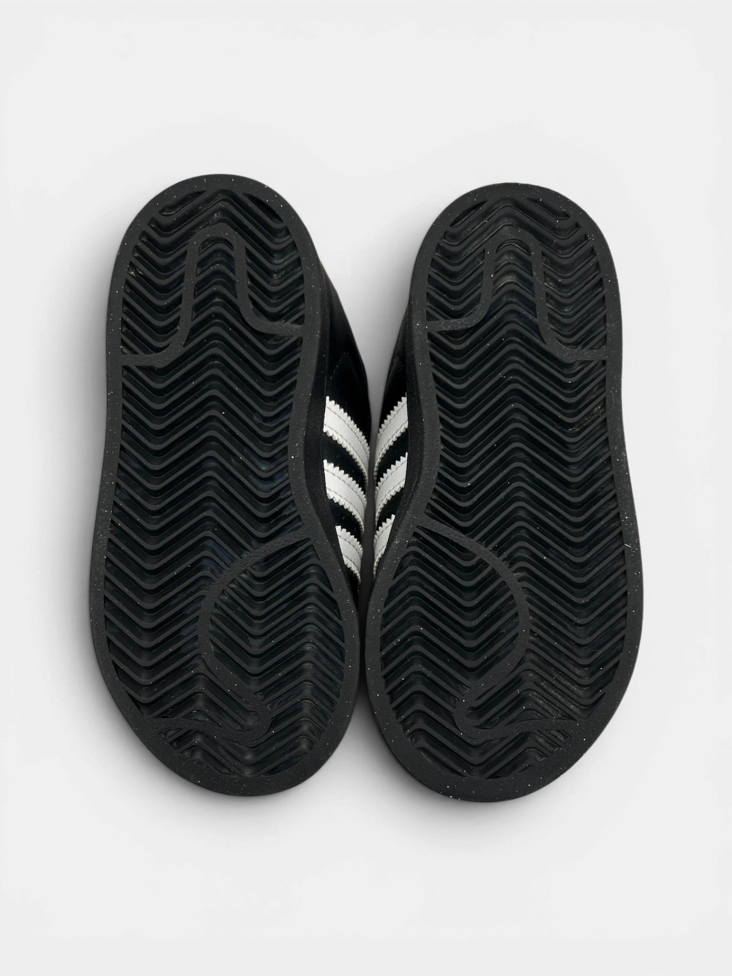 Adidas Superstar II — buty sportowe dziecięce w bardzo dobrym stanie rozmiar 25, zewnętrzny panel prawego buta