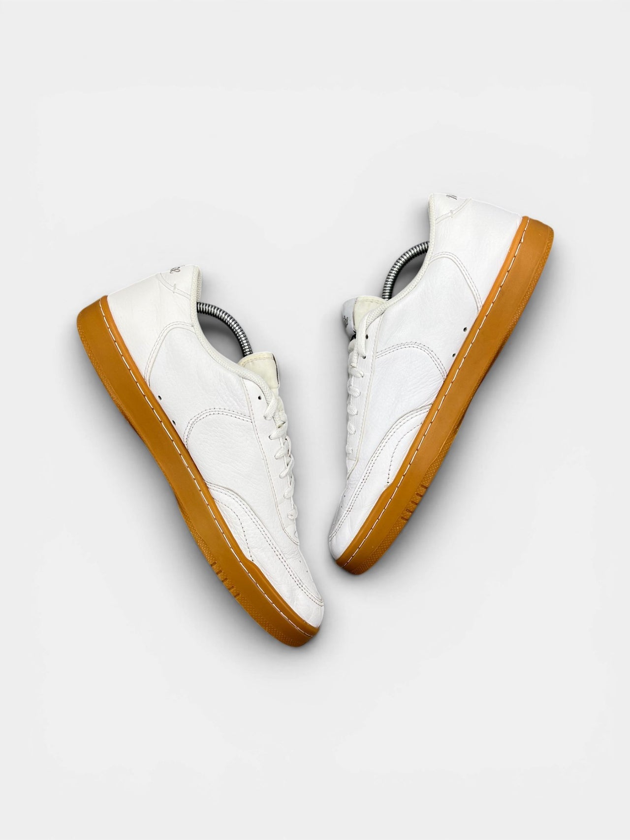 Nike Court Vintage Premium White Gum — buty sportowe męskie w bardzo dobrym stanie rozmiar 44.5, widok z góry na wewnętrzną stronę butów