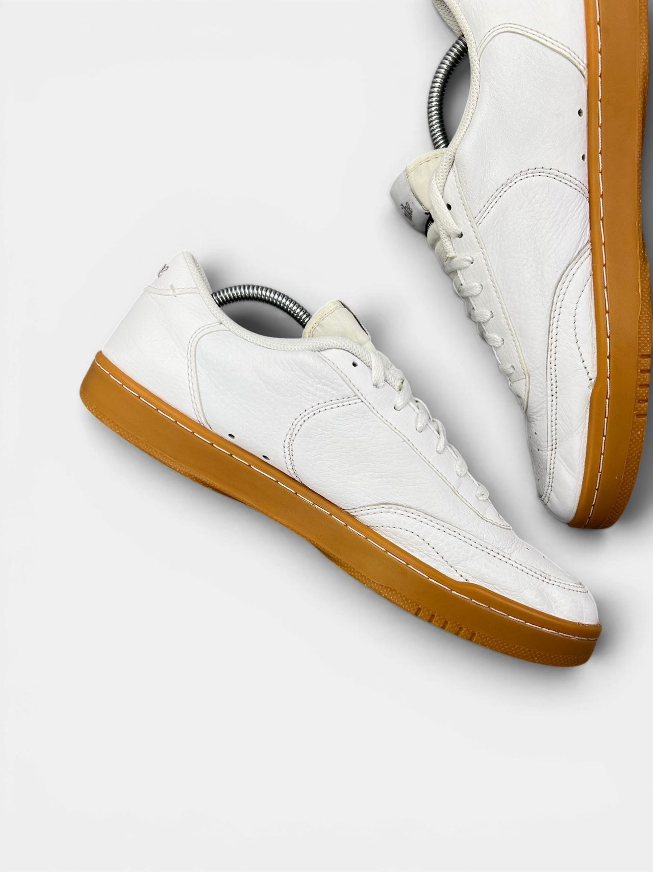Nike Court Vintage Premium White Gum — buty sportowe męskie w bardzo dobrym stanie rozmiar 44.5, wewnętrzny panel lewego buta