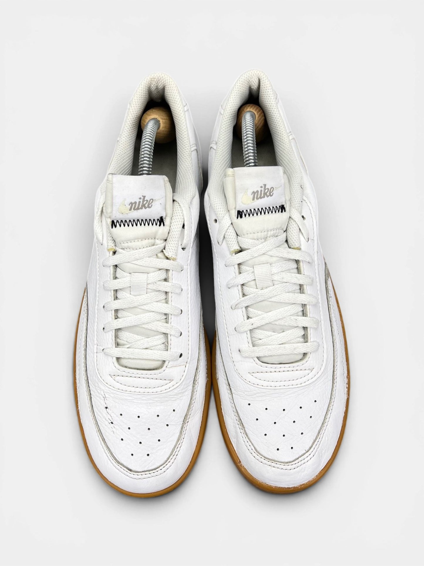 Nike Court Vintage Premium White Gum — buty sportowe męskie w bardzo dobrym stanie rozmiar 44.5, widok z góry