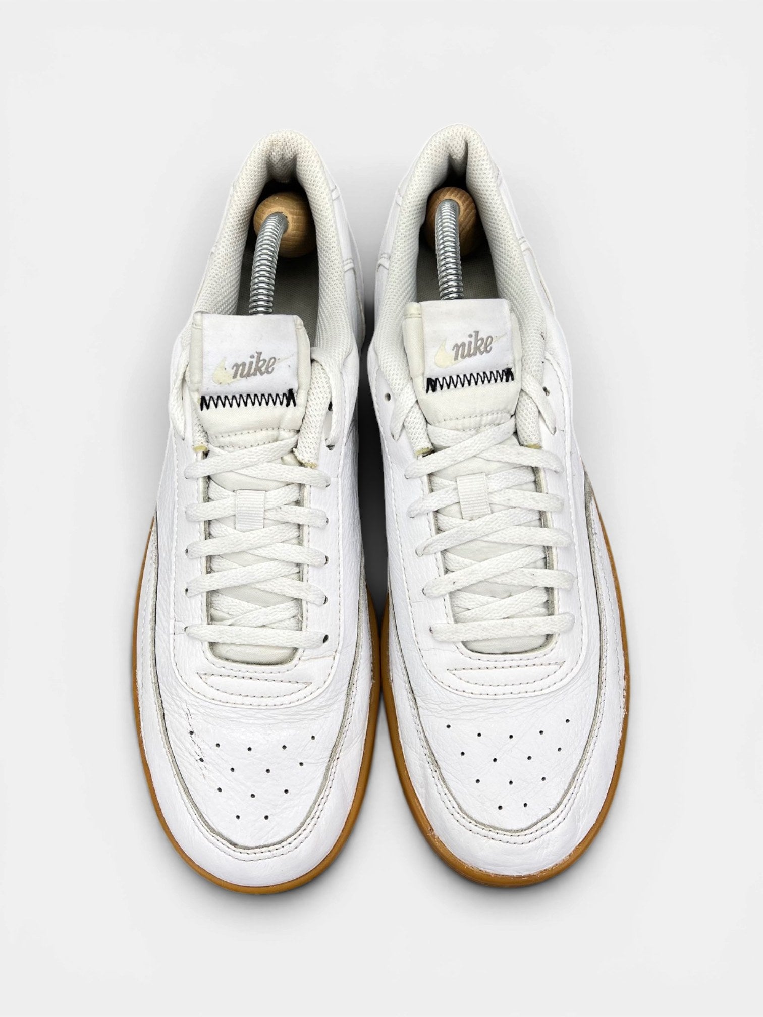 Nike Court Vintage Premium White Gum — buty sportowe męskie w bardzo dobrym stanie rozmiar 44.5, widok z góry