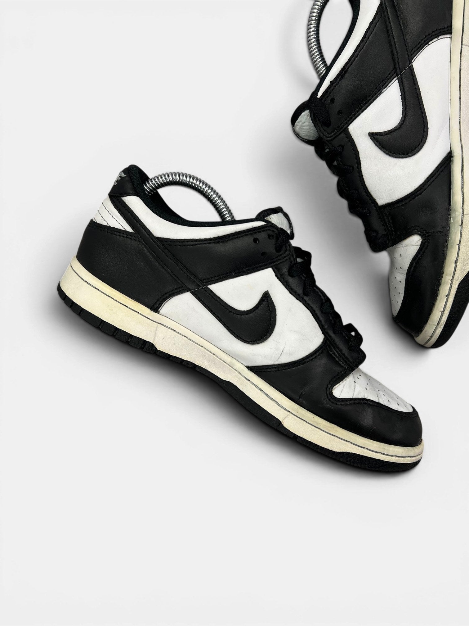 Nike Dunk Low Panda — buty sportowe damskie w dobrym stanie rozmiar 40, wewnętrzny panel lewego buta