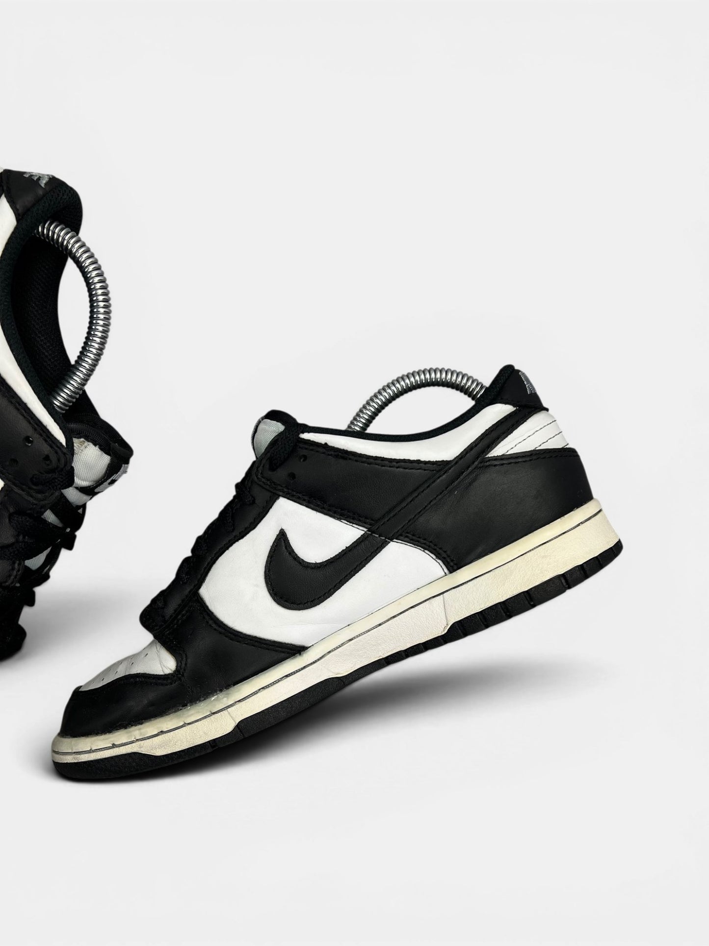 Nike Dunk Low Panda — buty sportowe damskie w dobrym stanie rozmiar 40, wewnętrzny panel prawego buta