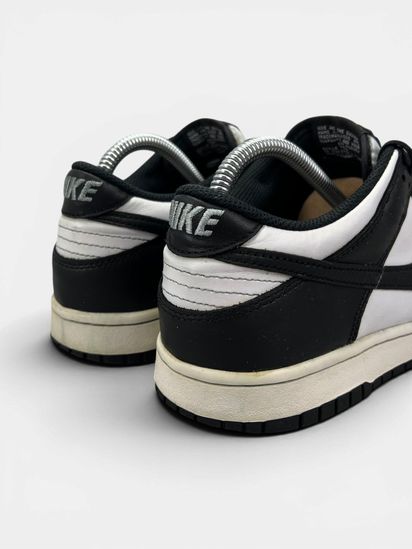 Nike Dunk Low Panda — buty sportowe damskie w dobrym stanie rozmiar 40, widok z tyłu
