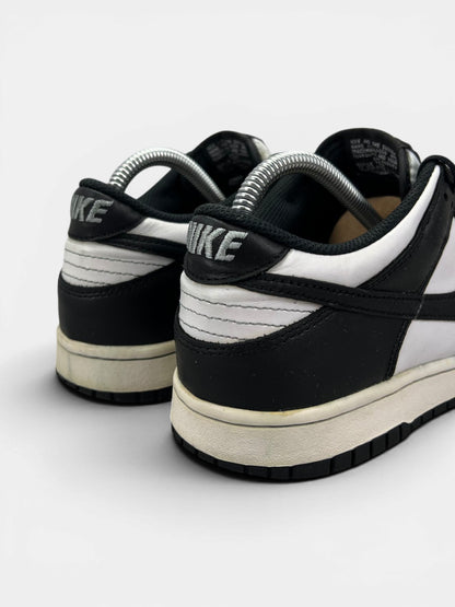 Nike Dunk Low Panda — buty sportowe damskie w dobrym stanie rozmiar 40, widok z tyłu
