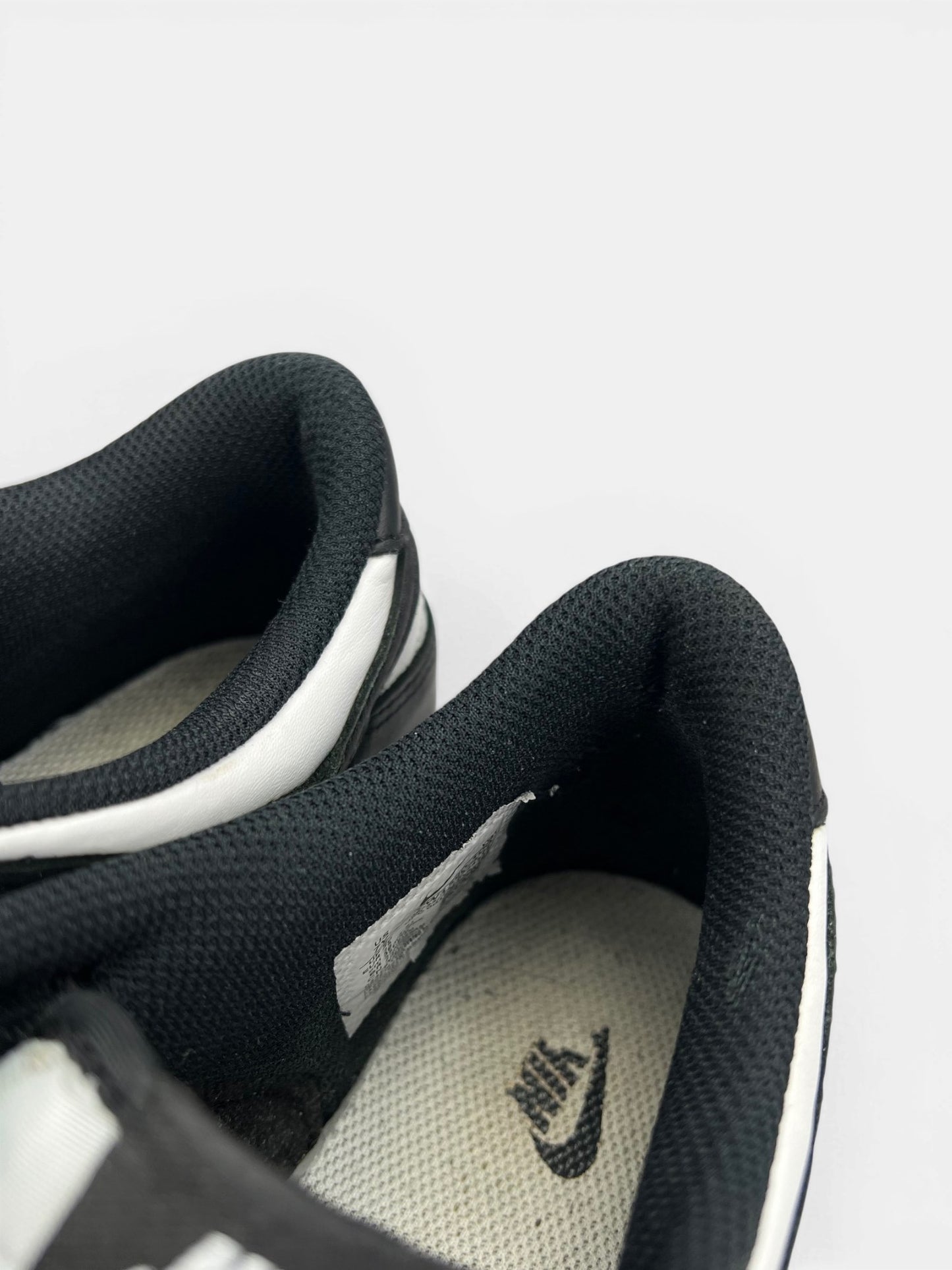 Nike Dunk Low Panda — buty sportowe damskie w dobrym stanie rozmiar 40, zapiętki butów