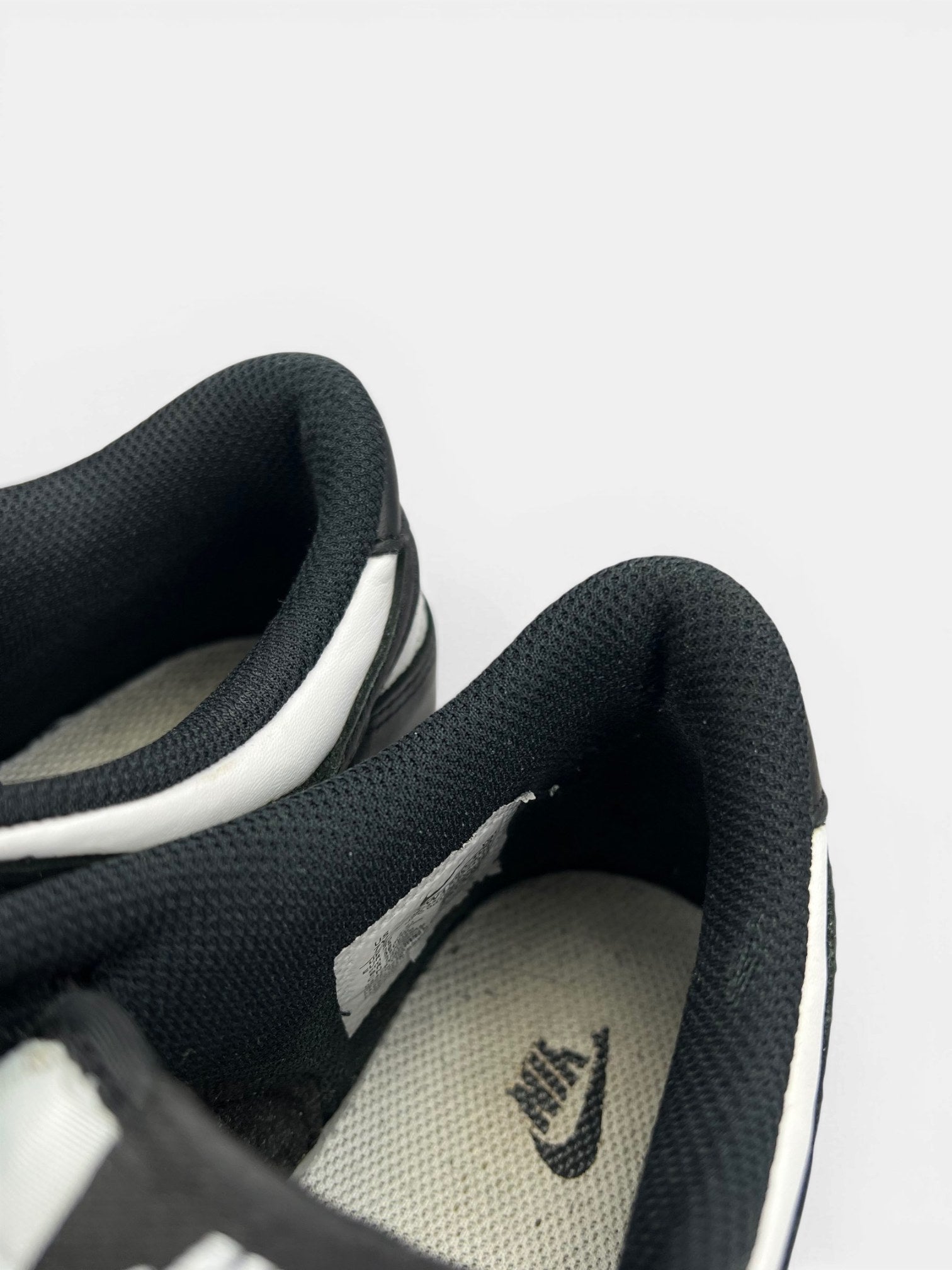 Nike Dunk Low Panda — buty sportowe damskie w dobrym stanie rozmiar 40, zapiętki butów