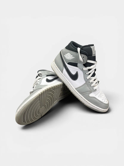 Jordan Air Jordan 1 Mid Light Smoke Grey — buty sportowe męskie w zadowalającym stanie rozmiar 42, boczny profil