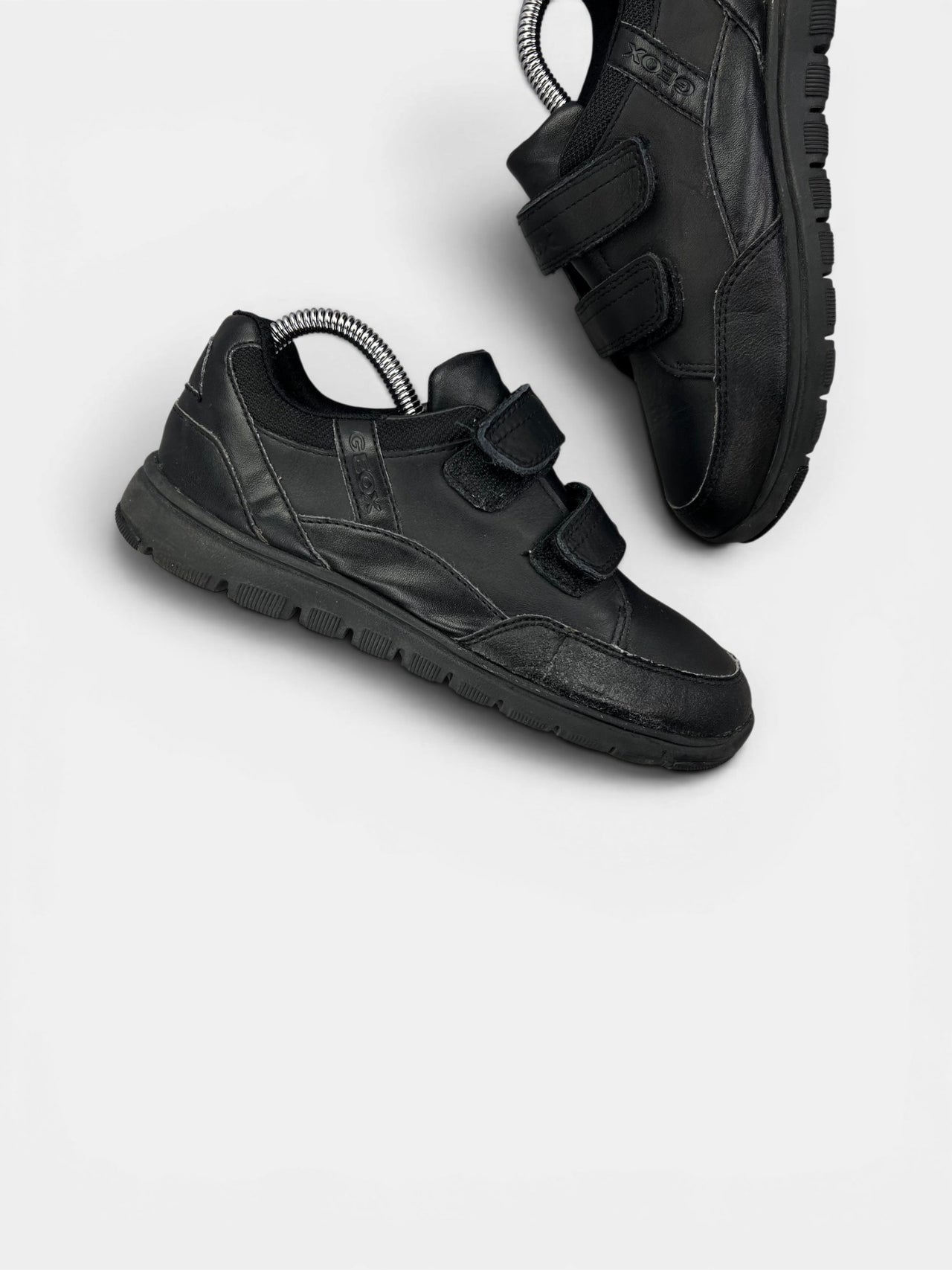 Geox J Xunday Boy, — buty sportowe damskie w bardzo dobrym stanie rozmiar 36, zewnętrzny panel prawego buta