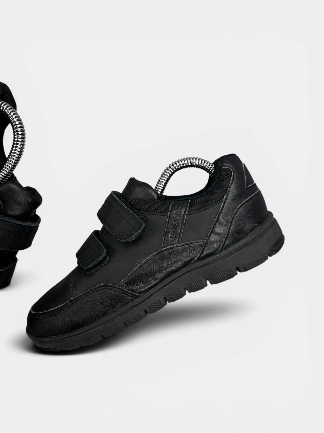 Geox J Xunday Boy, — buty sportowe damskie w bardzo dobrym stanie rozmiar 36, zewnętrzny panel lewego buta