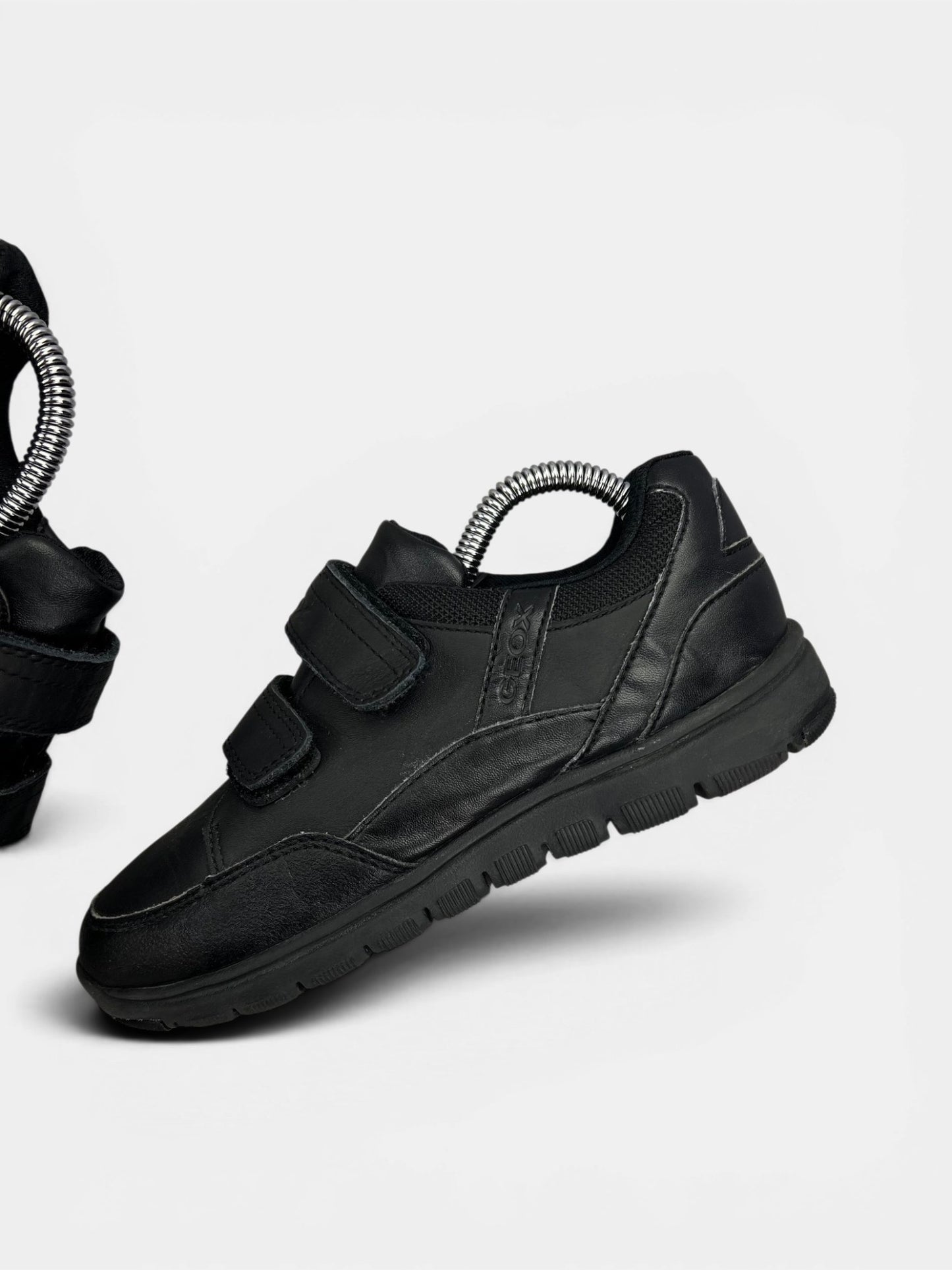 Geox J Xunday Boy, — buty sportowe damskie w bardzo dobrym stanie rozmiar 36, zewnętrzny panel lewego buta