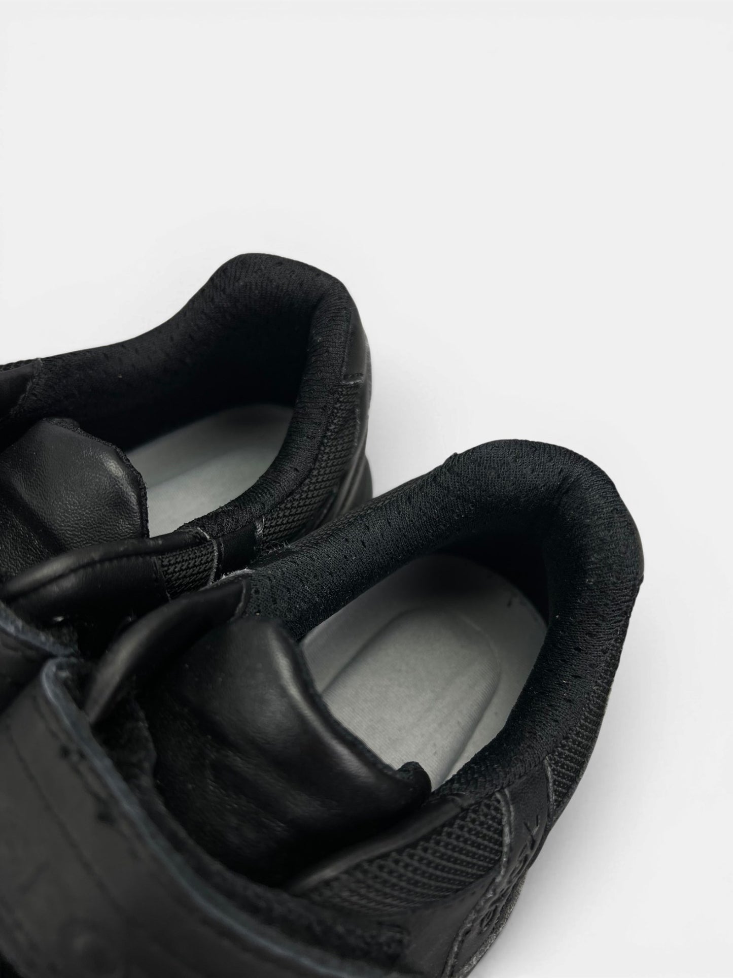 Geox J Xunday Boy, — buty sportowe damskie w bardzo dobrym stanie rozmiar 36, zapiętki butów
