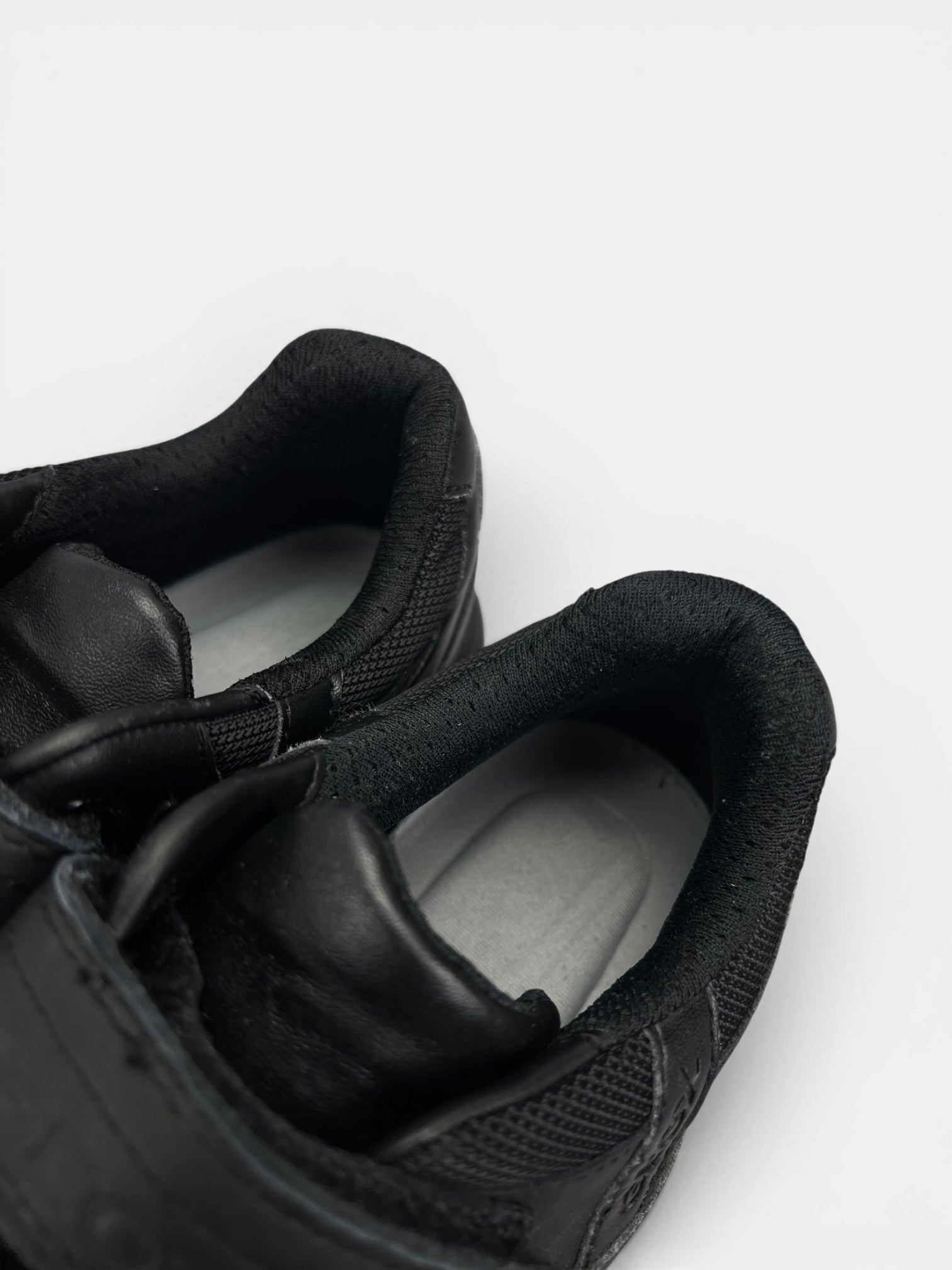 Geox J Xunday Boy, — buty sportowe damskie w bardzo dobrym stanie rozmiar 36, zapiętki butów