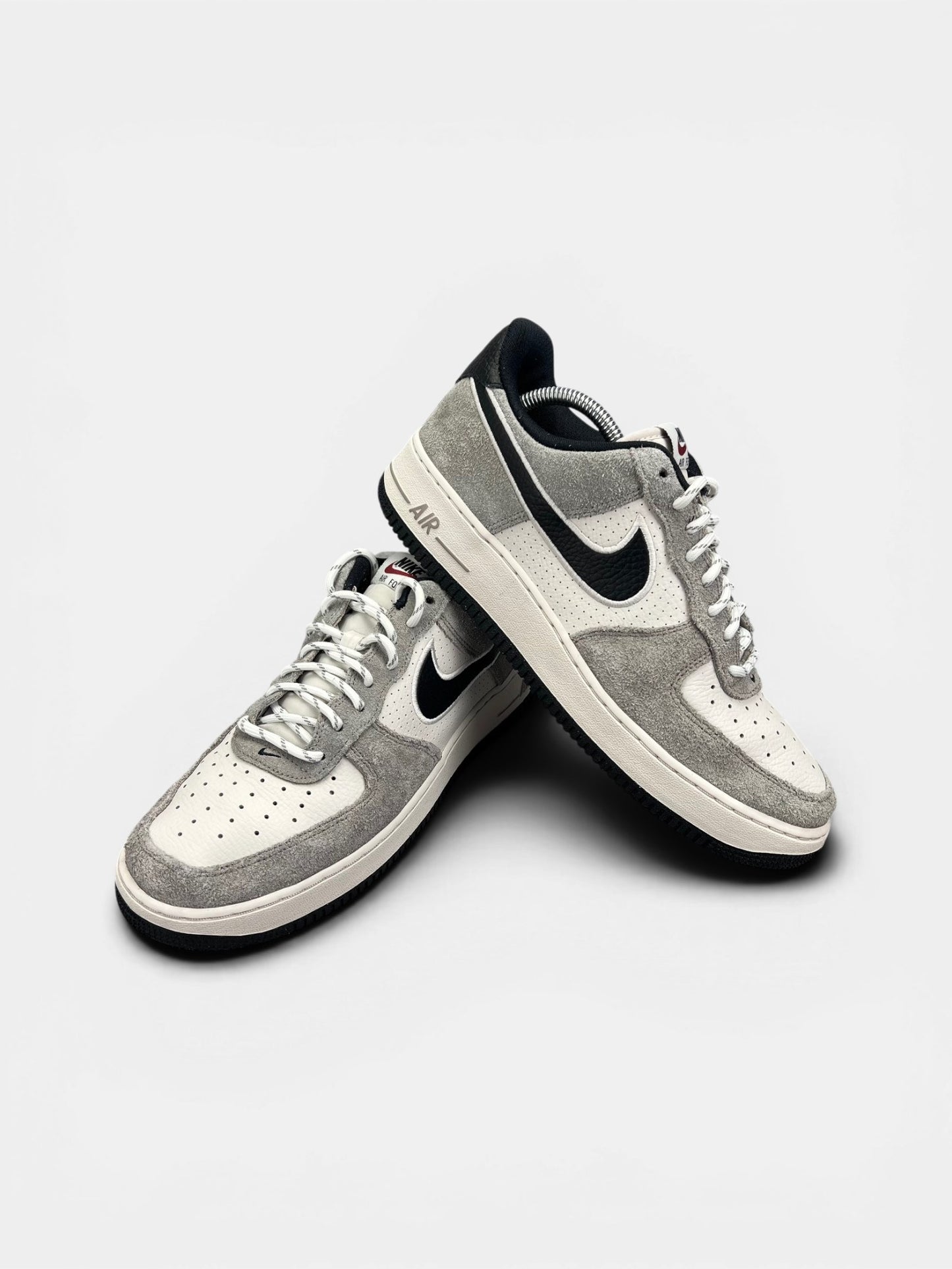 Nike Air Force 1 Low — buty sportowe męskie w bardzo dobrym stanie rozmiar 44, boczny profil