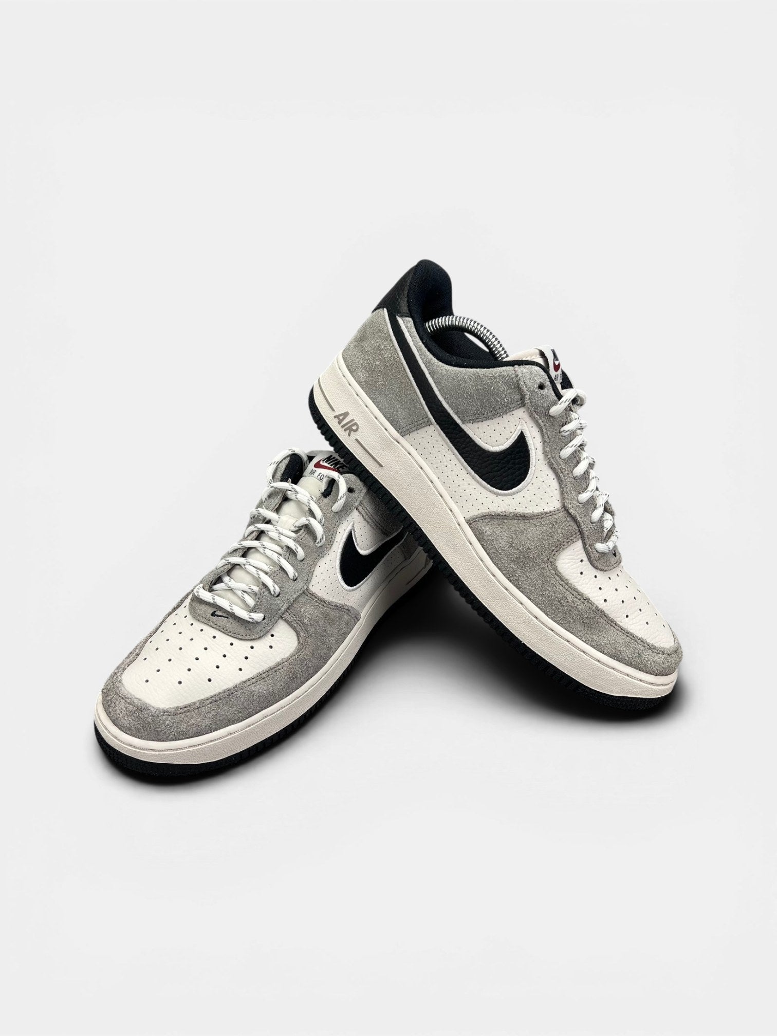 Nike Air Force 1 Low — buty sportowe męskie w bardzo dobrym stanie rozmiar 44, boczny profil