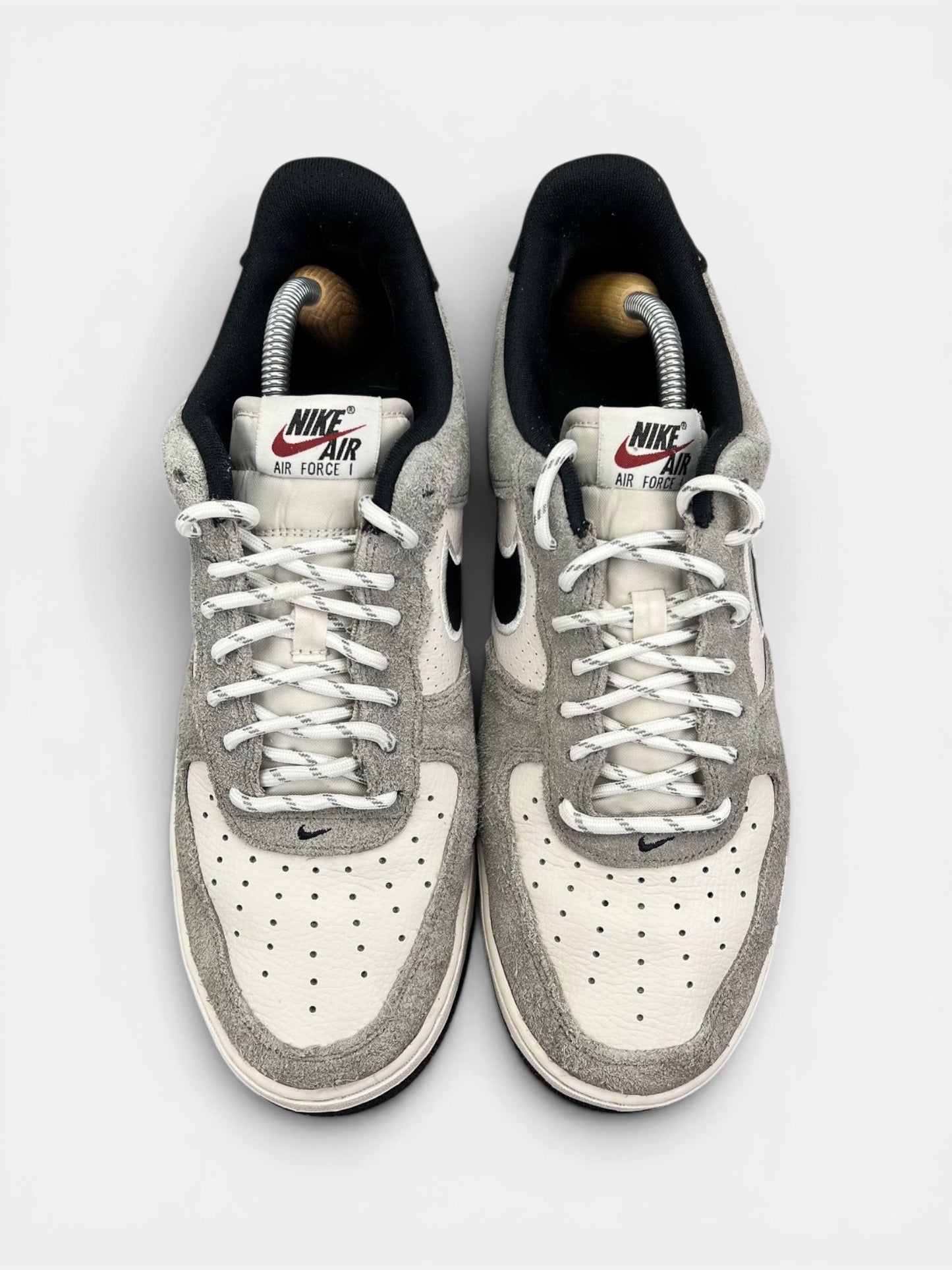 Nike Air Force 1 Low — buty sportowe męskie w bardzo dobrym stanie rozmiar 44, widok z góry