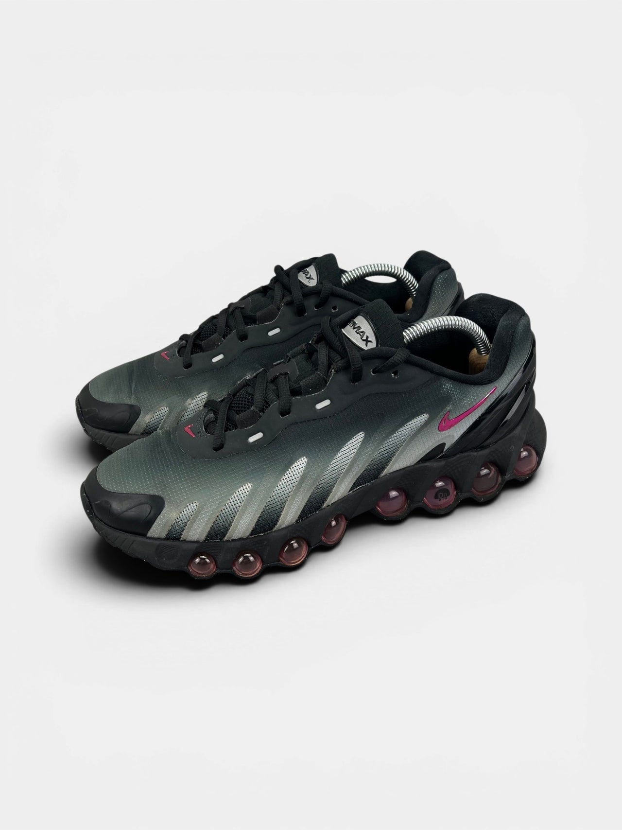 Nike Air Max Dn8 Pink Blast — buty sportowe męskie w dobrym stanie rozmiar 42.5, widok z boku