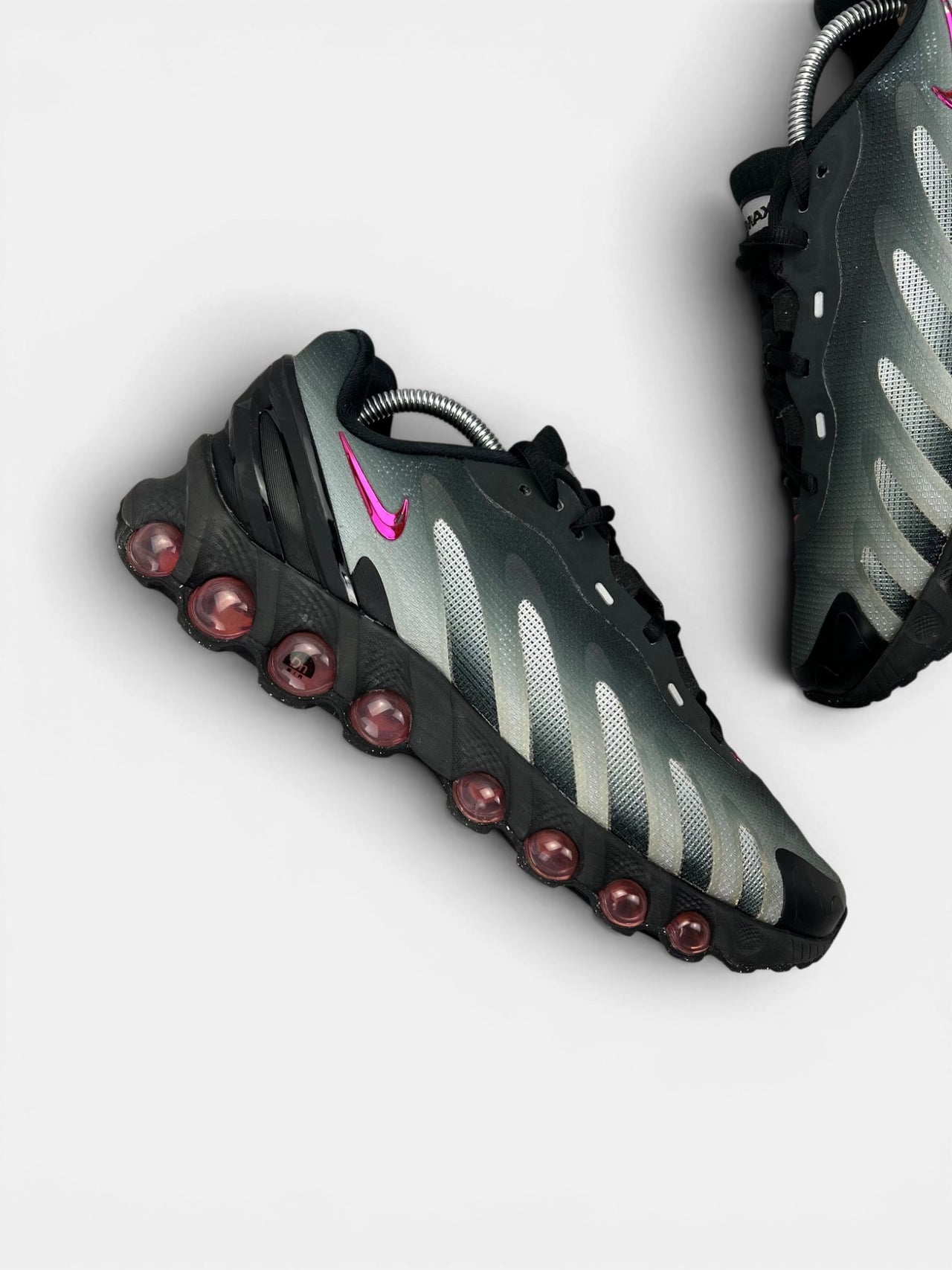 Nike Air Max Dn8 Pink Blast — buty sportowe męskie w dobrym stanie rozmiar 42.5, zewnętrzny panel prawego buta