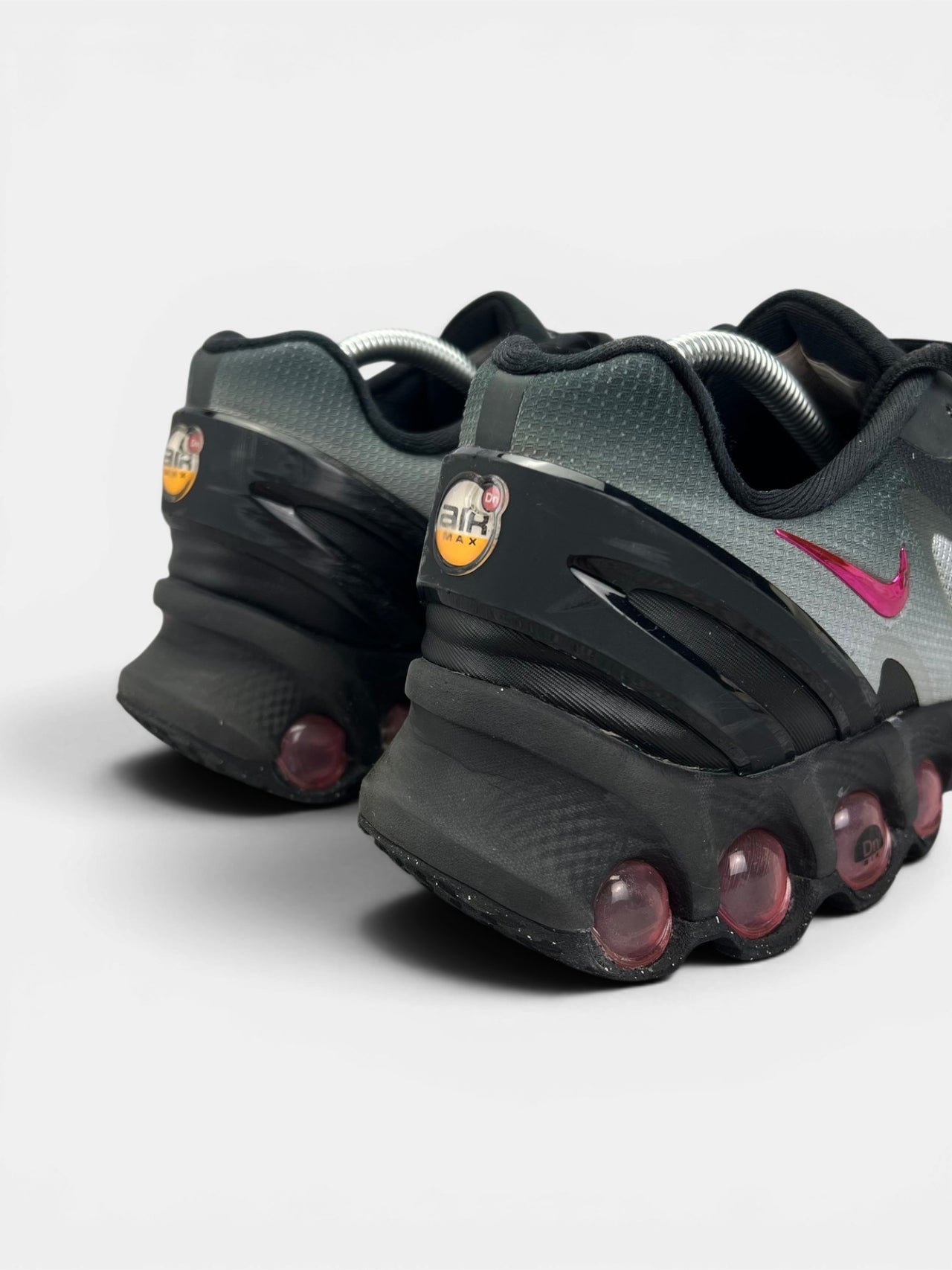 Nike Air Max Dn8 Pink Blast — buty sportowe męskie w dobrym stanie rozmiar 42.5, widok z tyłu