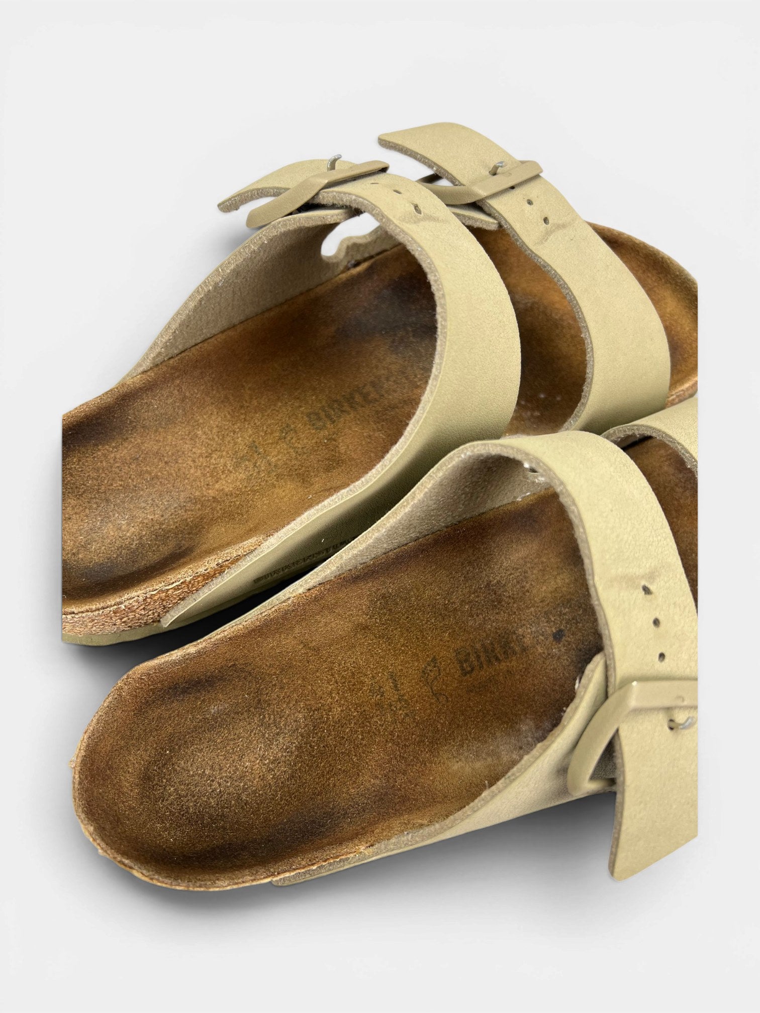 Birkenstock Arizona — buty sportowe damskie w bardzo dobrym stanie rozmiar 41, widok z góry na zewnętrzną stronę butów