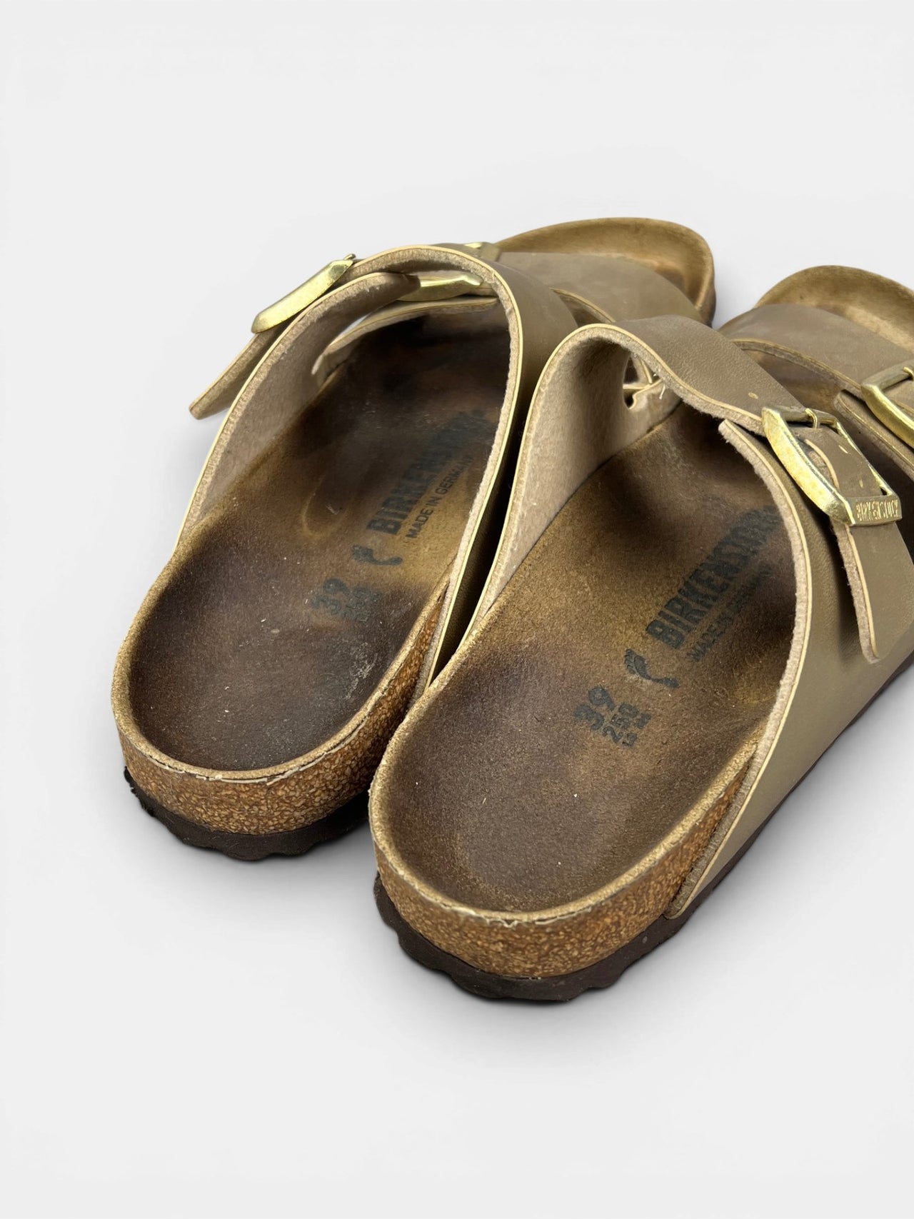 Birkenstock Arizona — buty sportowe damskie w bardzo dobrym stanie rozmiar 39, widok z góry na zewnętrzną stronę butów