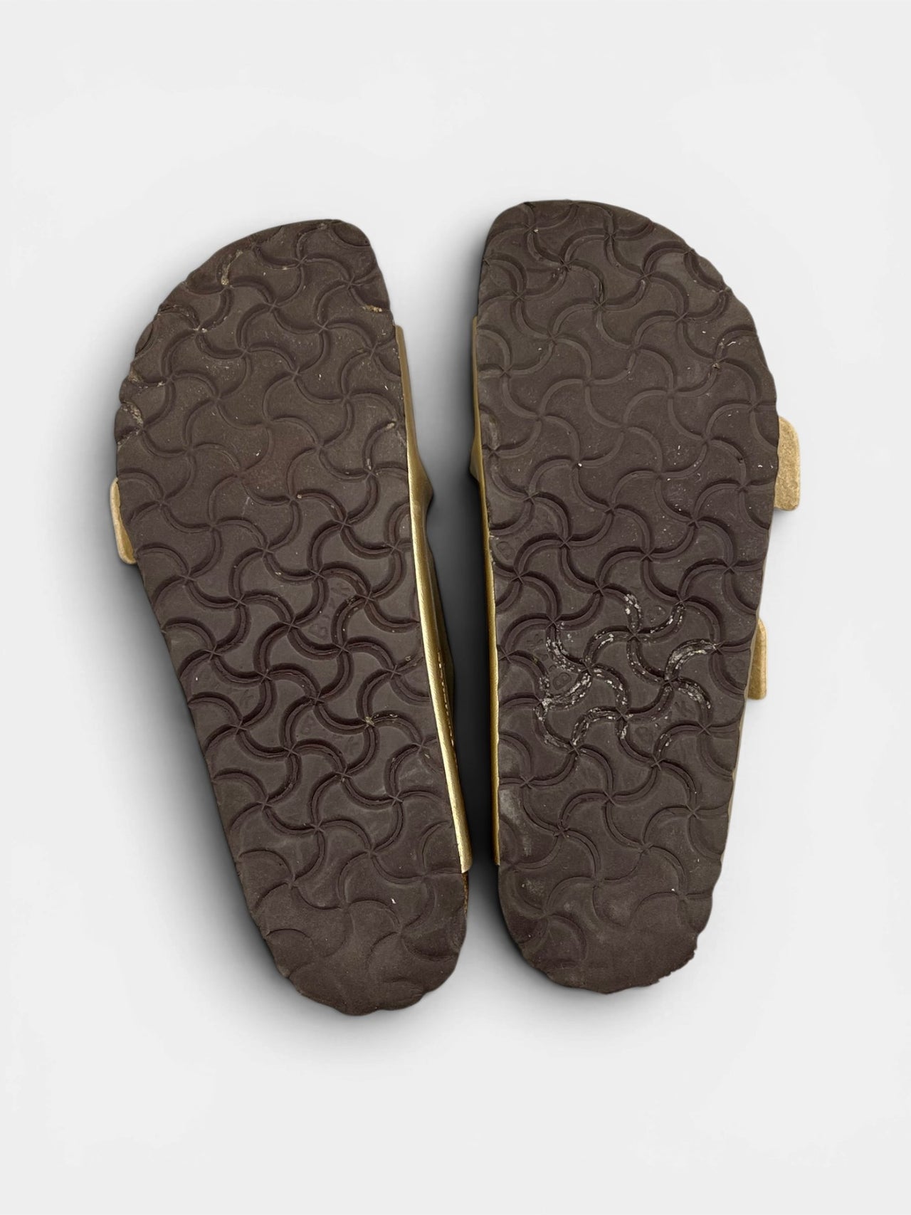 Birkenstock Arizona — buty sportowe damskie w bardzo dobrym stanie rozmiar 39, zewnętrzny panel prawego buta