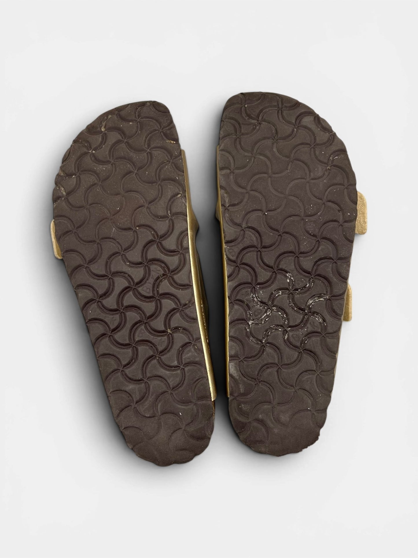 Birkenstock Arizona — buty sportowe damskie w bardzo dobrym stanie rozmiar 39, zewnętrzny panel prawego buta