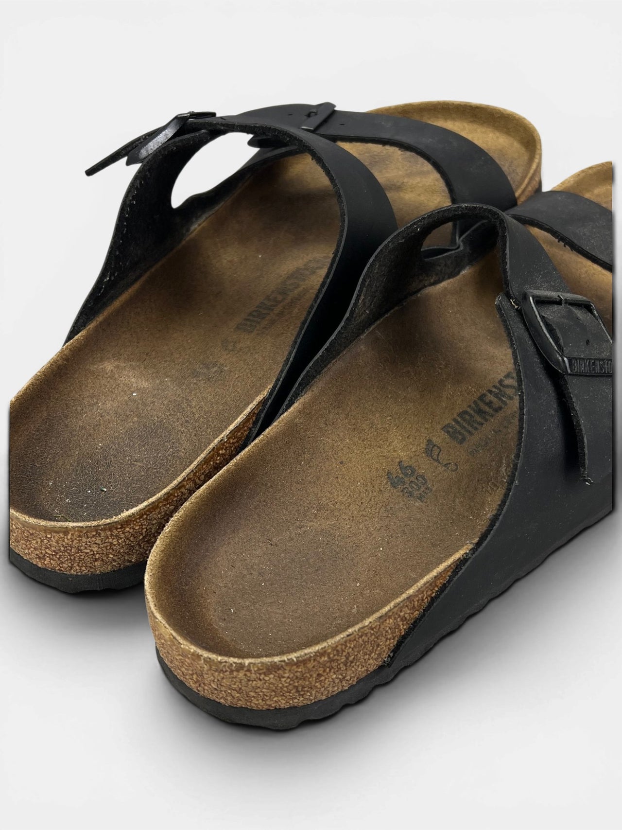 Birkenstock Arizona — buty sportowe męskie w bardzo dobrym stanie rozmiar 46, widok z góry na zewnętrzną stronę butów