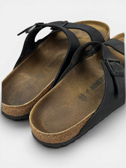Birkenstock Arizona — buty sportowe męskie w bardzo dobrym stanie rozmiar 46, widok z góry na zewnętrzną stronę butów