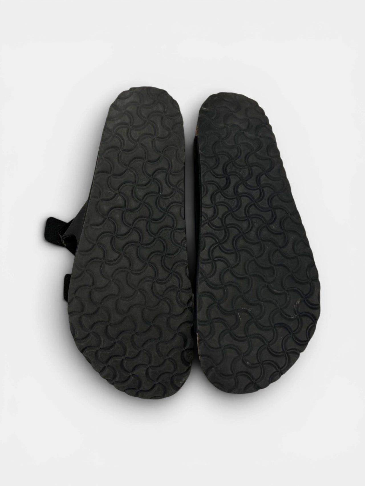 Birkenstock Arizona — buty sportowe męskie w bardzo dobrym stanie rozmiar 46, zewnętrzny panel prawego buta