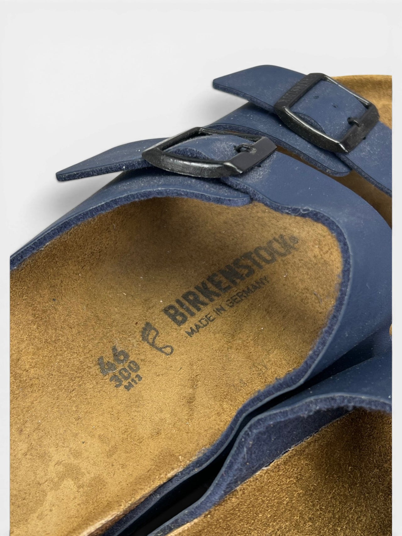 Birkenstock Arizona — buty sportowe męskie w bardzo dobrym stanie rozmiar 46, zewnętrzny panel prawego buta