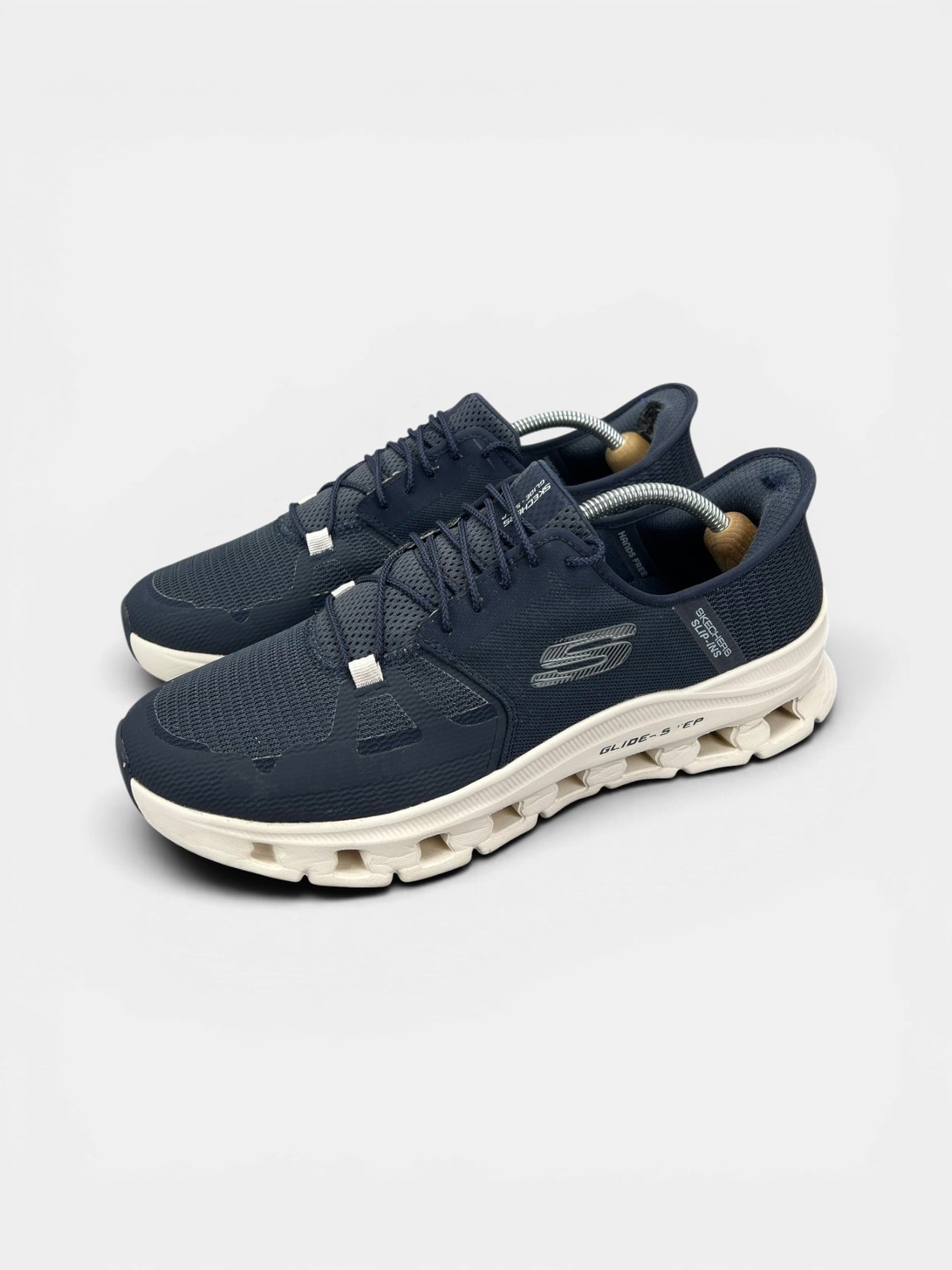 Skechers Slip-ins: Glide-Step Pro — buty sportowe męskie w bardzo dobrym stanie rozmiar 44, widok z boku
