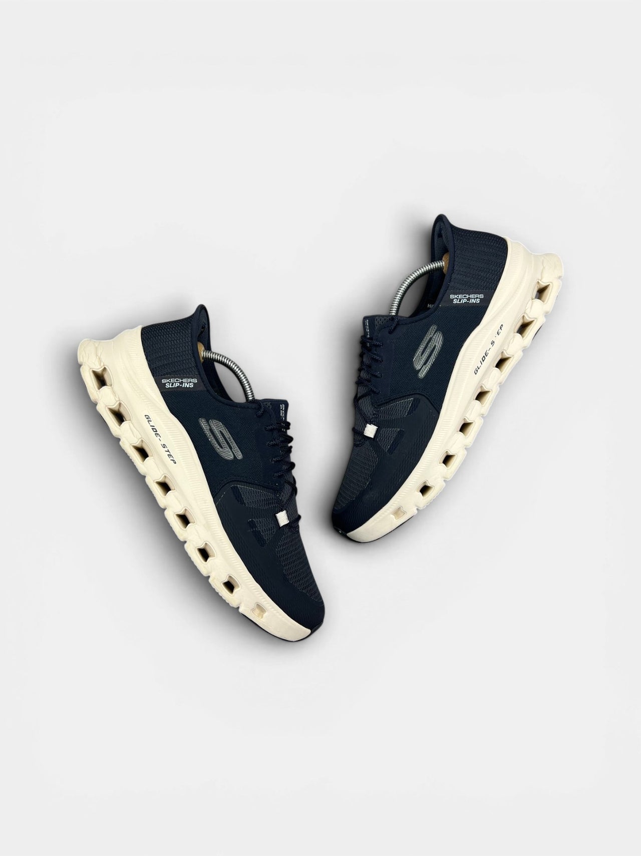 Skechers Slip-ins: Glide-Step Pro — buty sportowe męskie w bardzo dobrym stanie rozmiar 44, widok z góry na zewnętrzną stronę butów