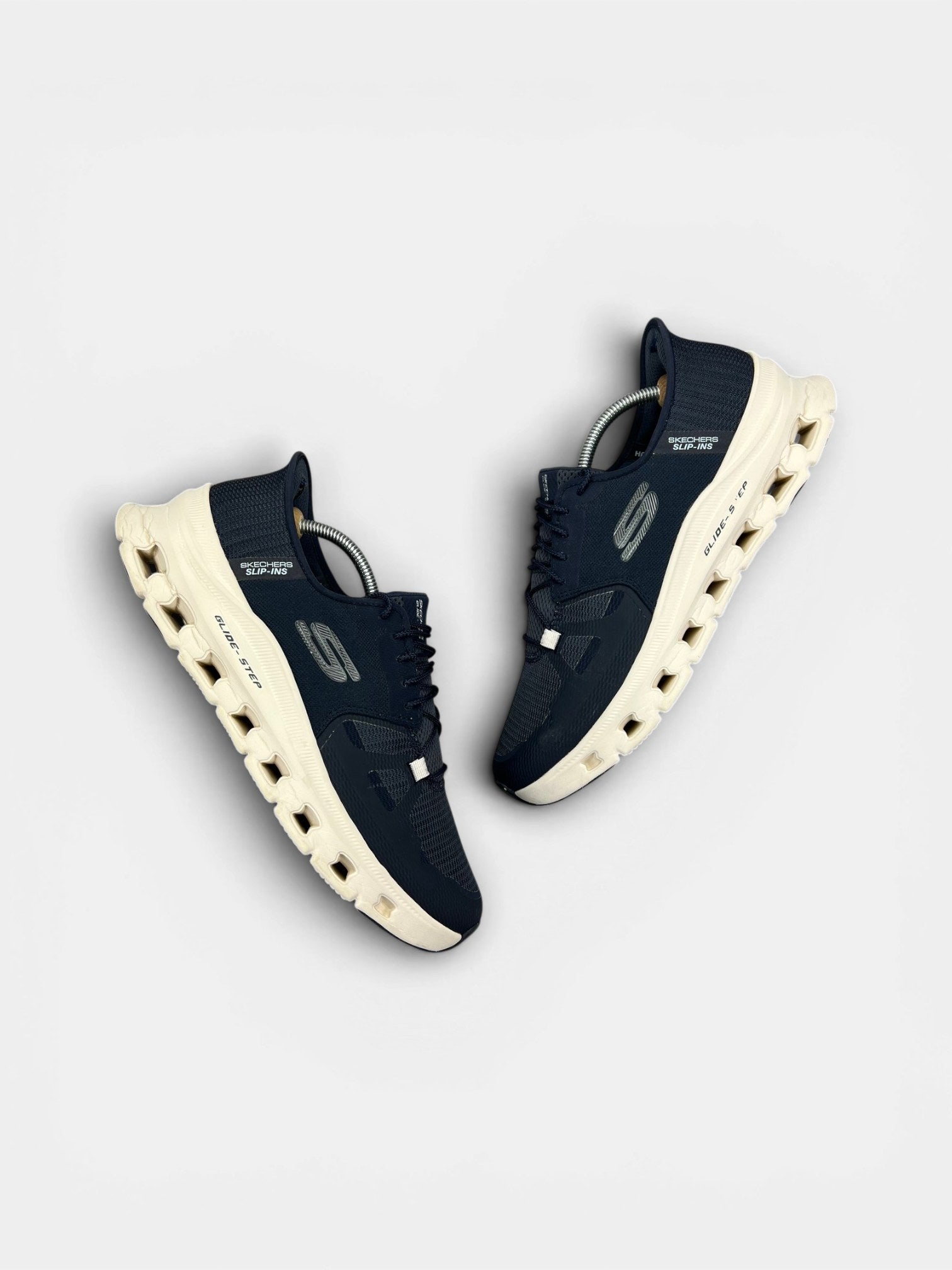 Skechers Slip-ins: Glide-Step Pro — buty sportowe męskie w bardzo dobrym stanie rozmiar 44, widok z góry na zewnętrzną stronę butów