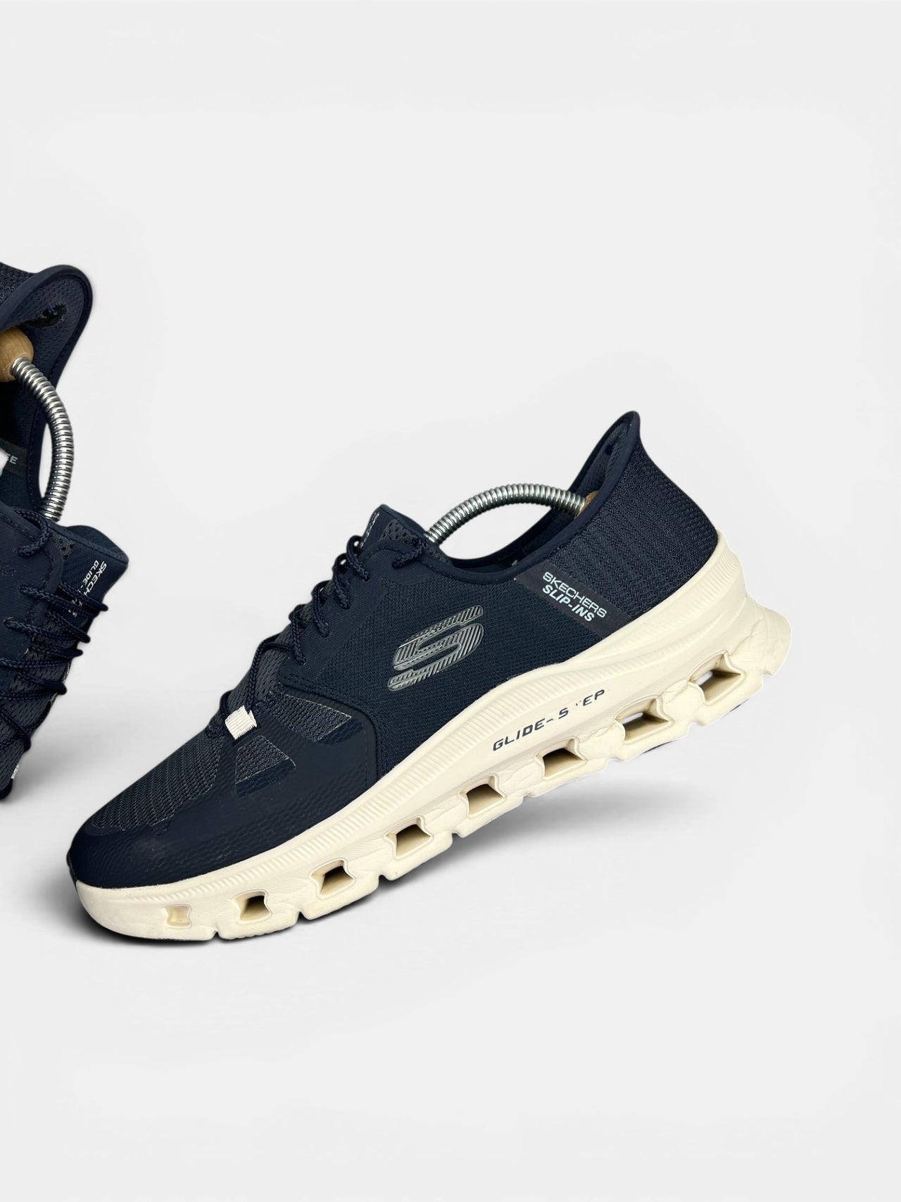 Skechers Slip-ins: Glide-Step Pro — buty sportowe męskie w bardzo dobrym stanie rozmiar 44, zewnętrzny panel lewego buta