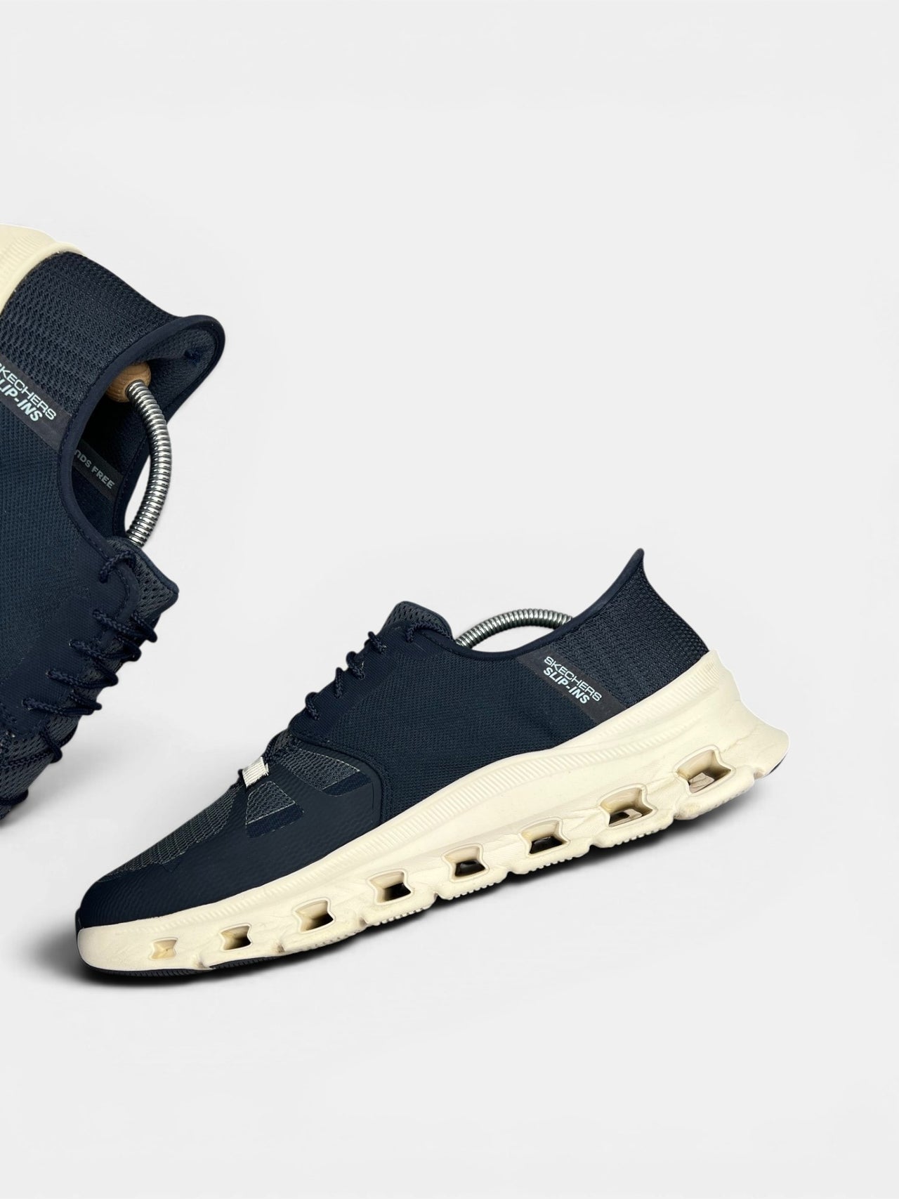 Skechers Slip-ins: Glide-Step Pro — buty sportowe męskie w bardzo dobrym stanie rozmiar 44, wewnętrzny panel prawego buta