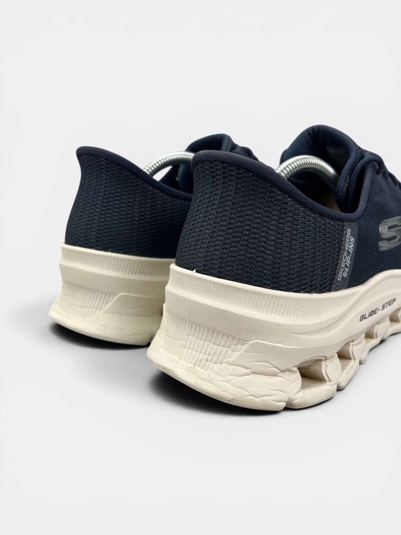 Skechers Slip-ins: Glide-Step Pro — buty sportowe męskie w bardzo dobrym stanie rozmiar 44, widok z tyłu