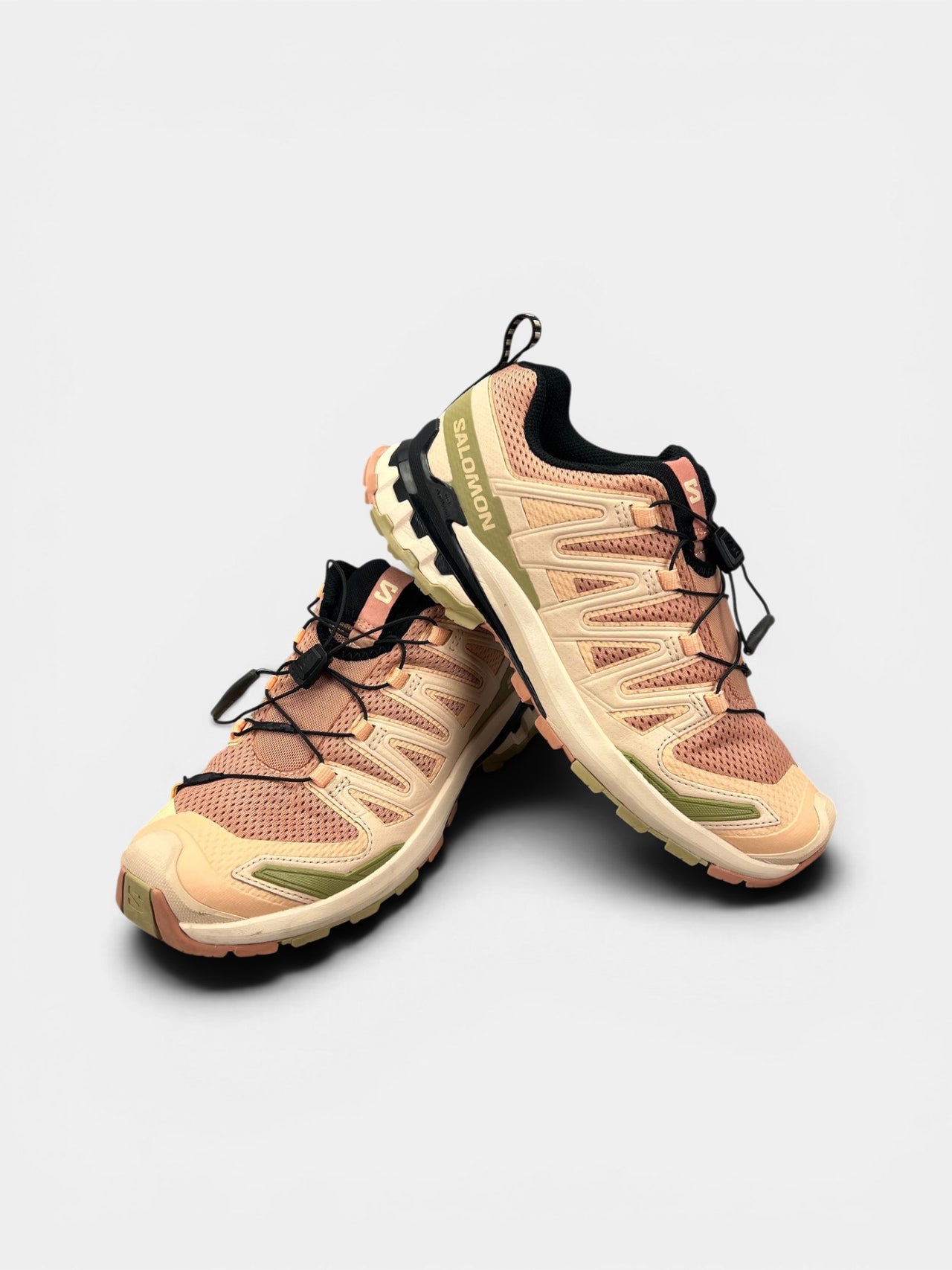 Salomon XA Pro 3D V9 — buty sportowe damskie w bardzo dobrym stanie rozmiar 40, boczny profil