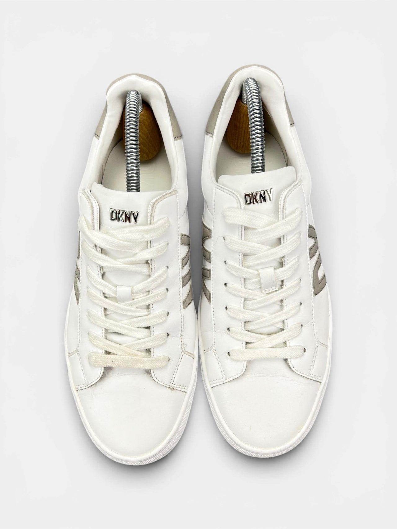 Dkny Abeni — buty sportowe damskie w bardzo dobrym stanie rozmiar 38, widok z góry