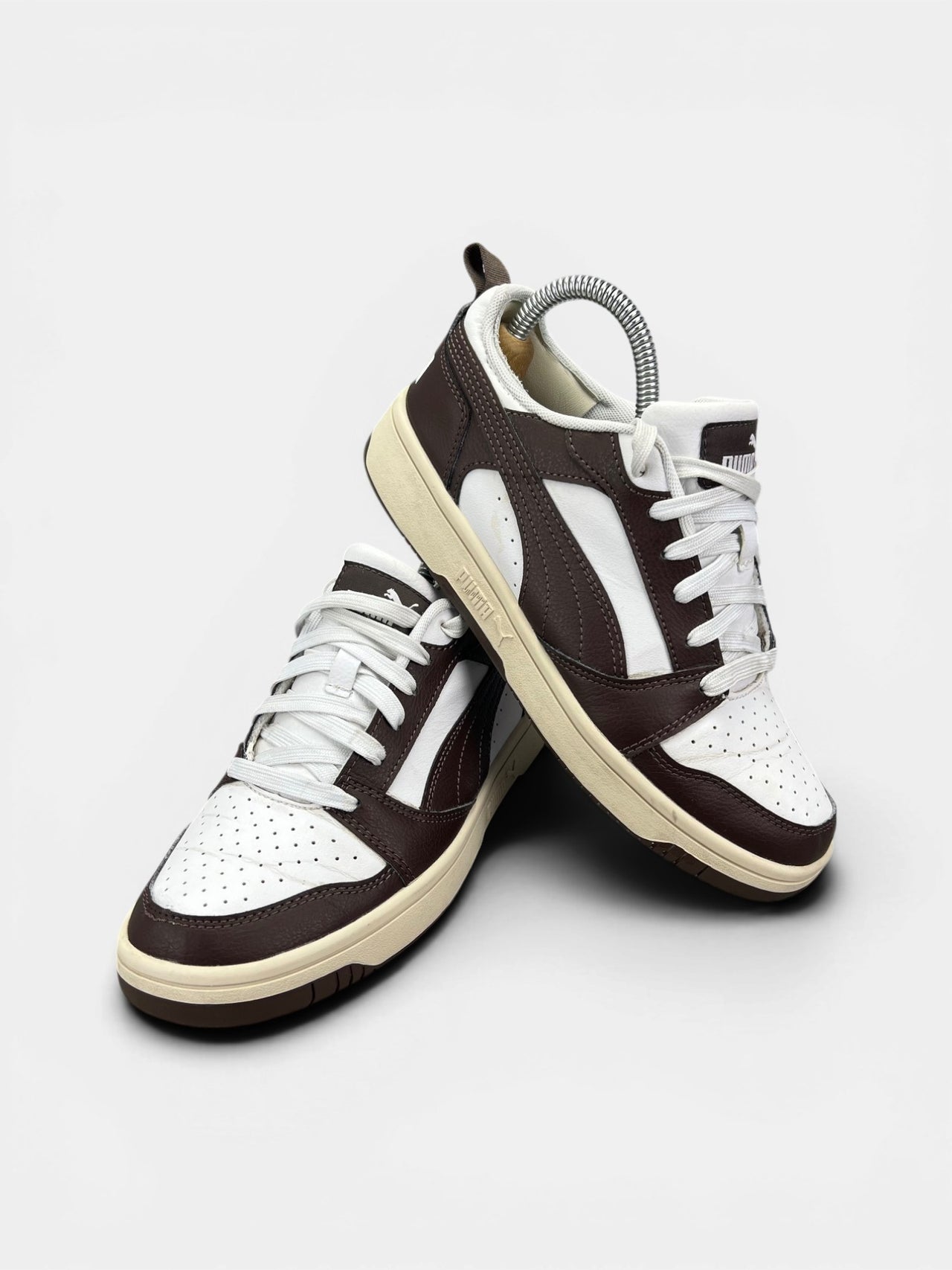 Puma Rebound V6 Low — buty sportowe damskie w bardzo dobrym stanie rozmiar 37.5, boczny profil