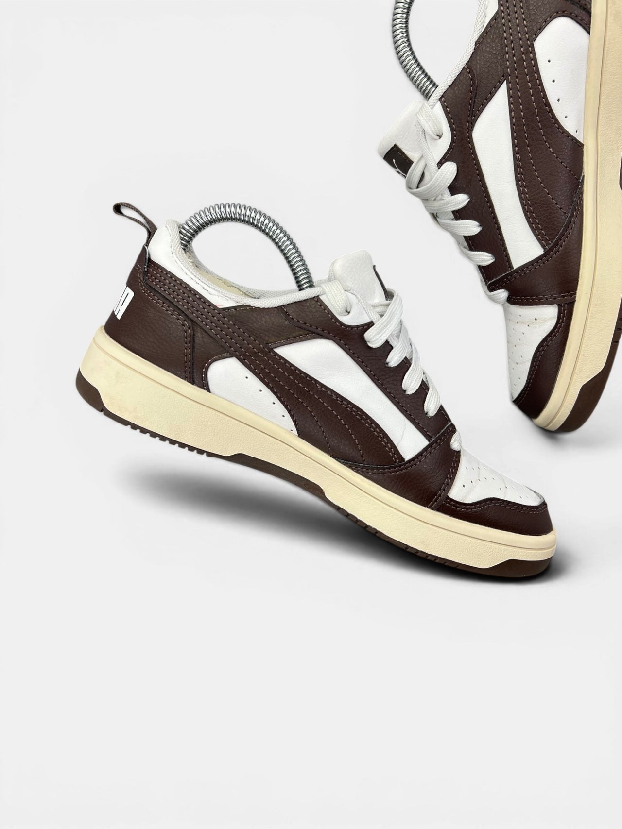 Puma Rebound V6 Low — buty sportowe damskie w bardzo dobrym stanie rozmiar 37.5, wewnętrzny panel lewego buta