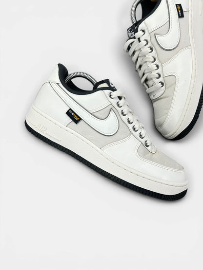 Nike Air Force 1 Low White Cordura — buty sportowe męskie w bardzo dobrym stanie rozmiar 42, zewnętrzny panel prawego buta