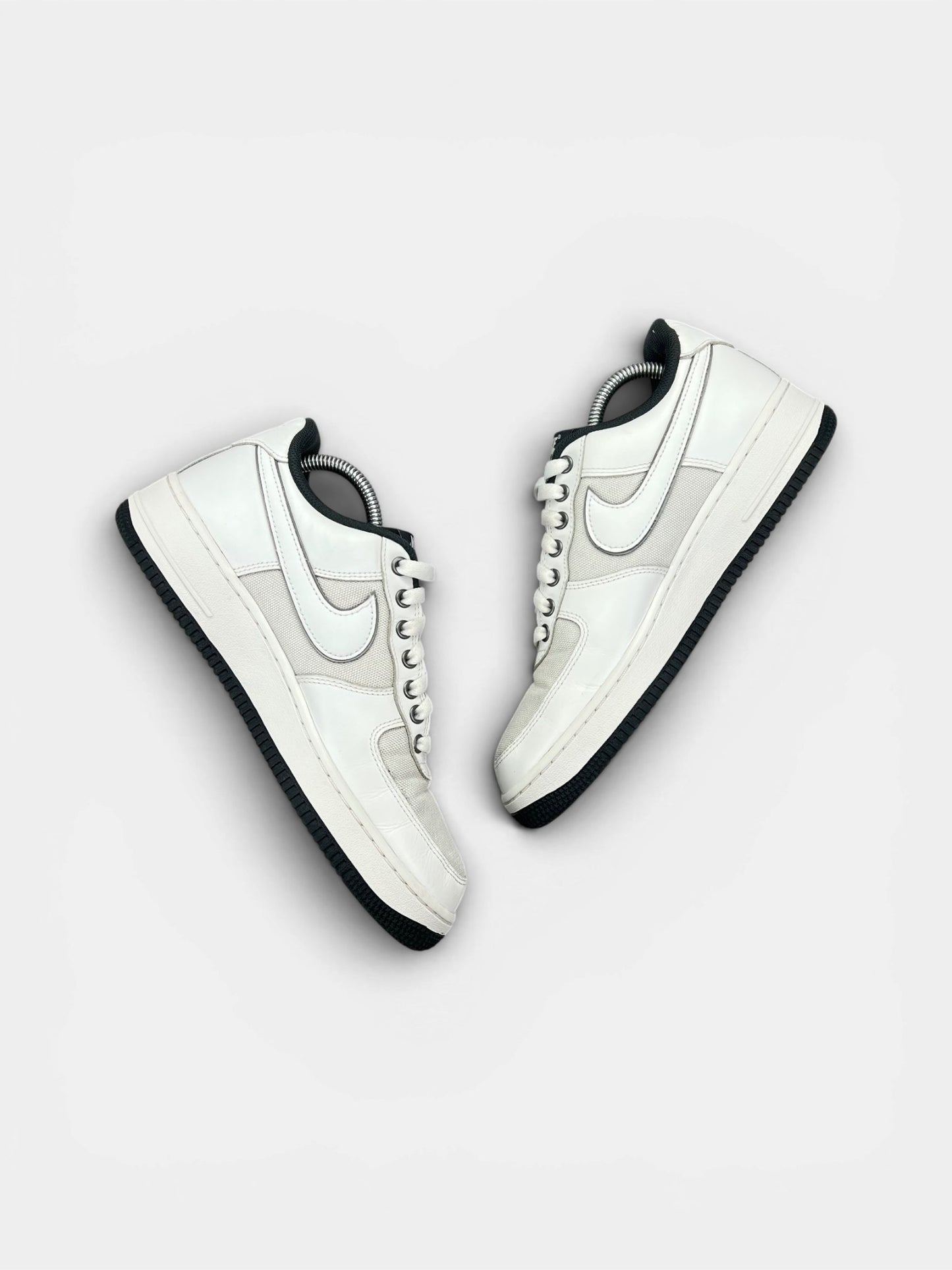 Nike Air Force 1 Low White Cordura — buty sportowe męskie w bardzo dobrym stanie rozmiar 42, widok z góry na wewnętrzną stronę butów