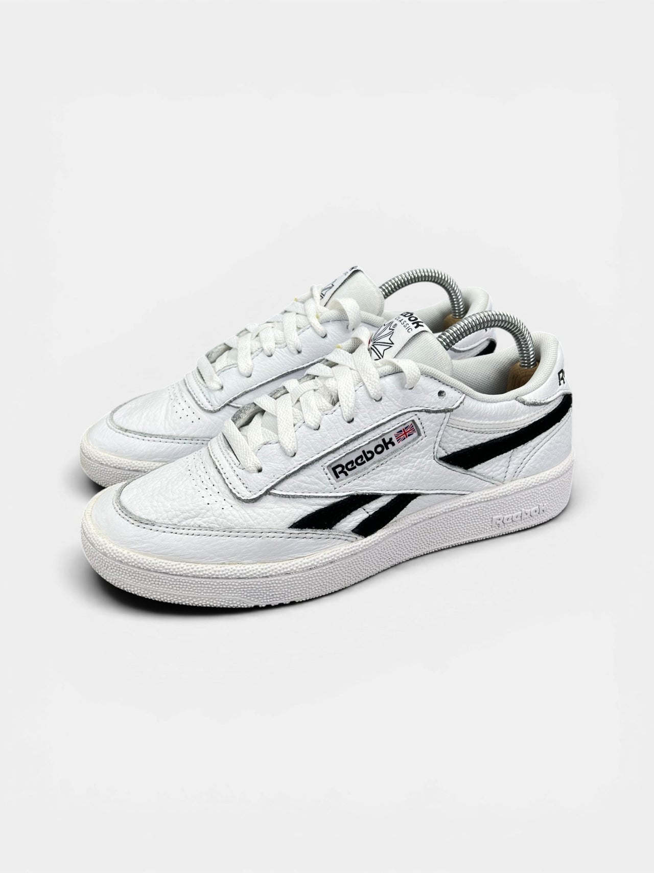 Reebok Club C Revenge — buty sportowe damskie w bardzo dobrym stanie rozmiar 40, widok z boku