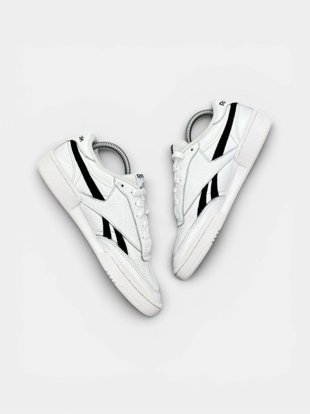 Reebok Club C Revenge — buty sportowe damskie w bardzo dobrym stanie rozmiar 40, widok z góry na wewnętrzną stronę butów