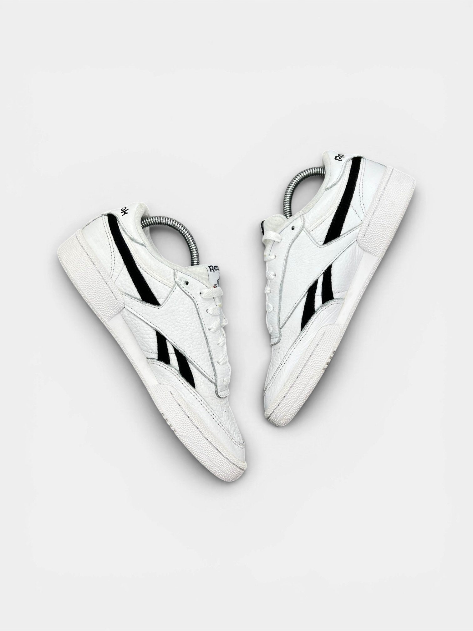 Reebok Club C Revenge — buty sportowe damskie w bardzo dobrym stanie rozmiar 40, widok z góry na wewnętrzną stronę butów