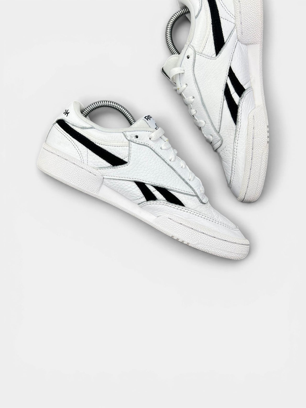 Reebok Club C Revenge — buty sportowe damskie w bardzo dobrym stanie rozmiar 40, wewnętrzny panel lewego buta