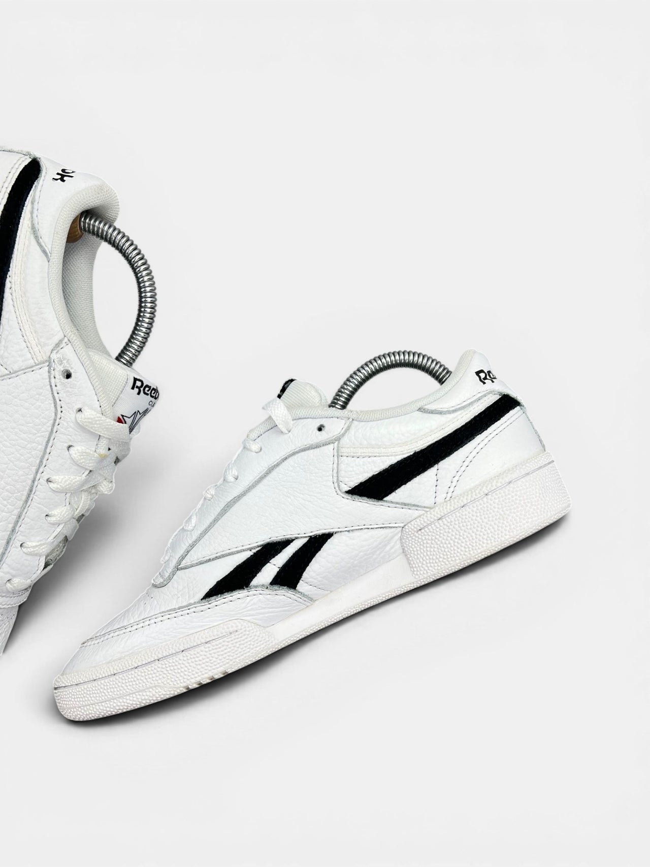 Reebok Club C Revenge — buty sportowe damskie w bardzo dobrym stanie rozmiar 40, wewnętrzny panel prawego buta