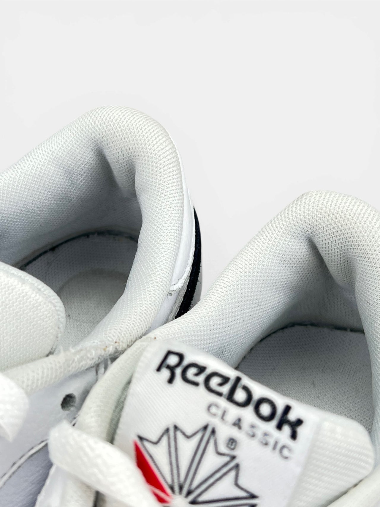 Reebok Club C Revenge — buty sportowe damskie w bardzo dobrym stanie rozmiar 40, zapiętki butów